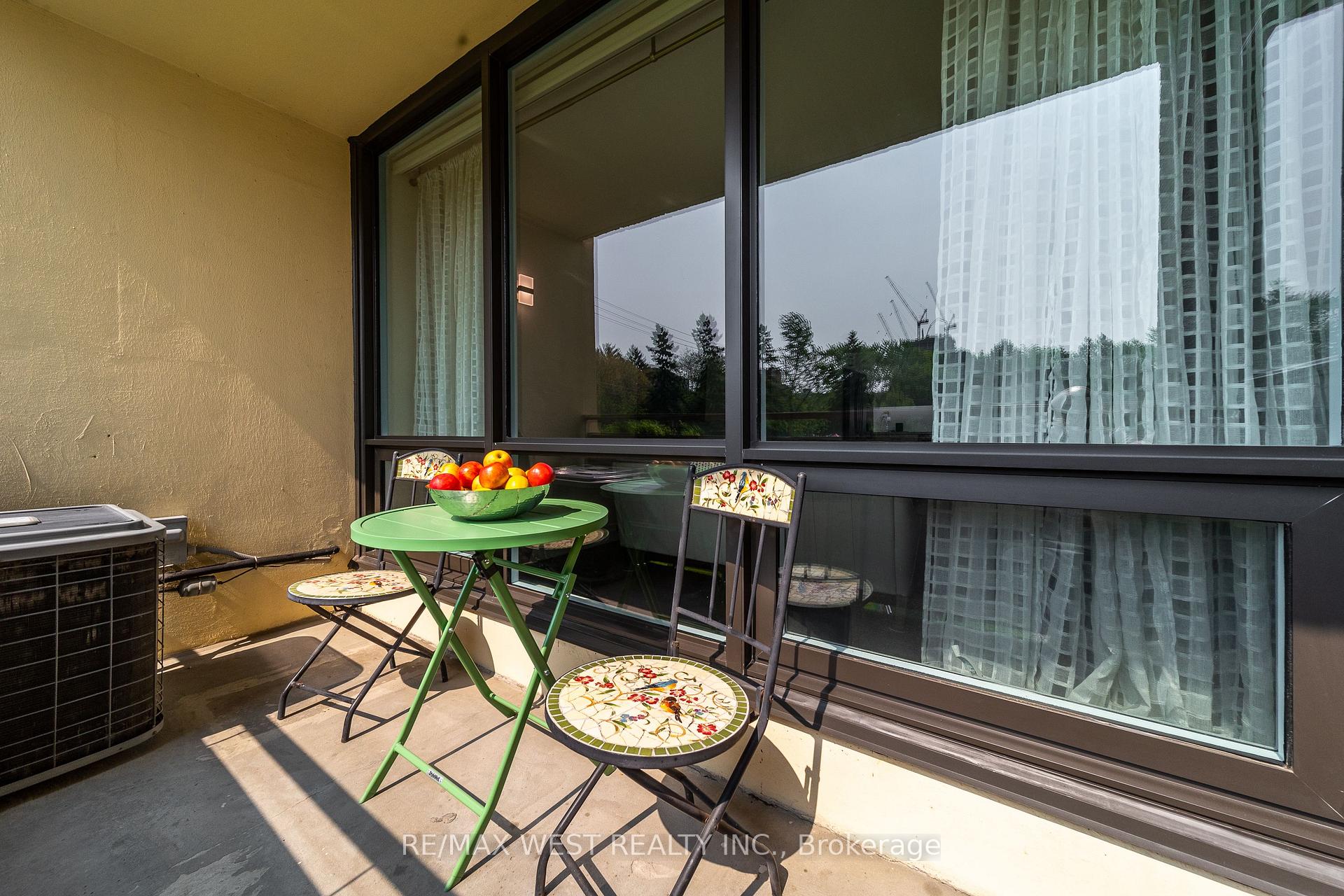 4 Bedrooms Condo at 61 Richview, Toronto For sale