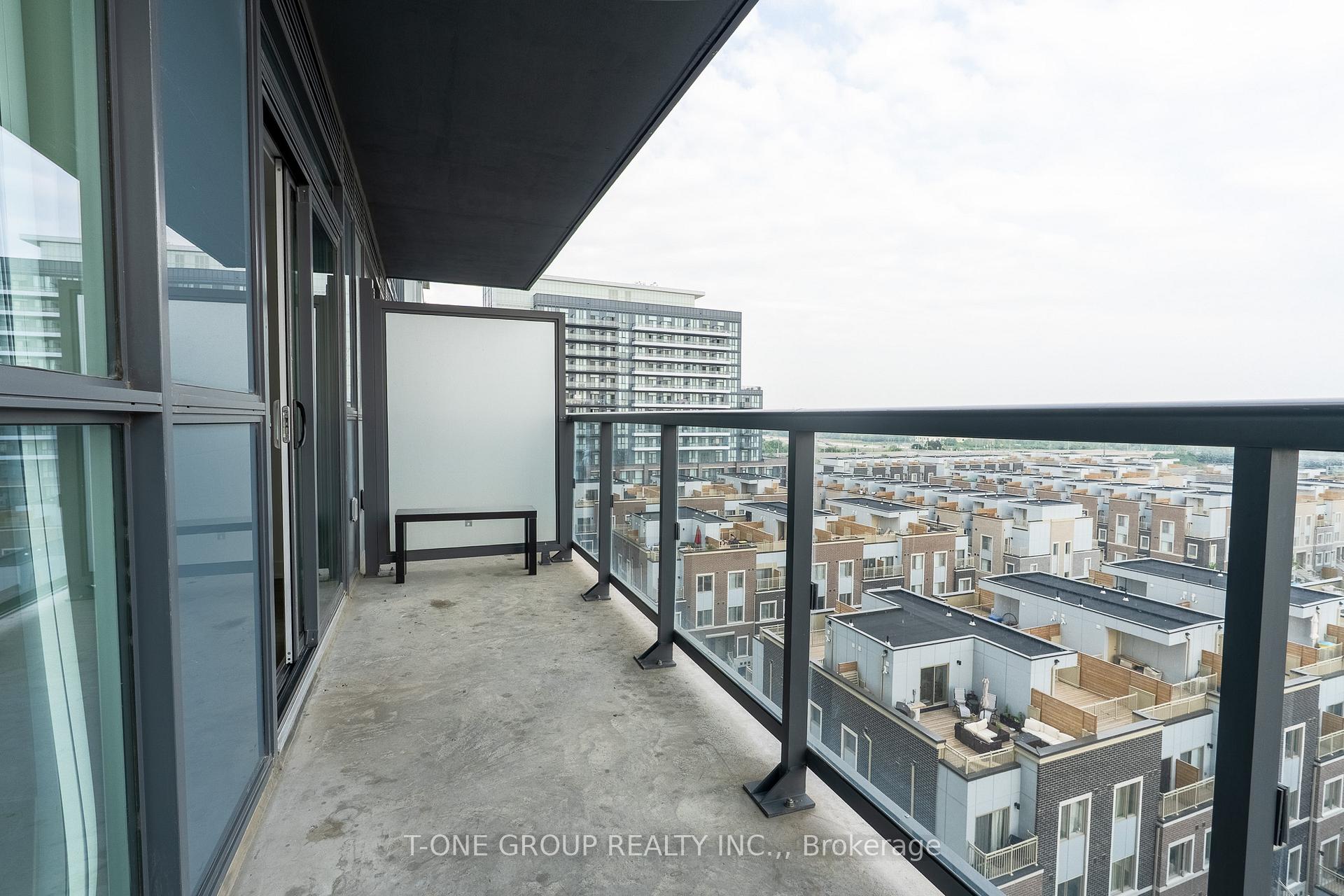 2 Bedrooms Condo at 10 Honeycrisp, Vaughan For sale