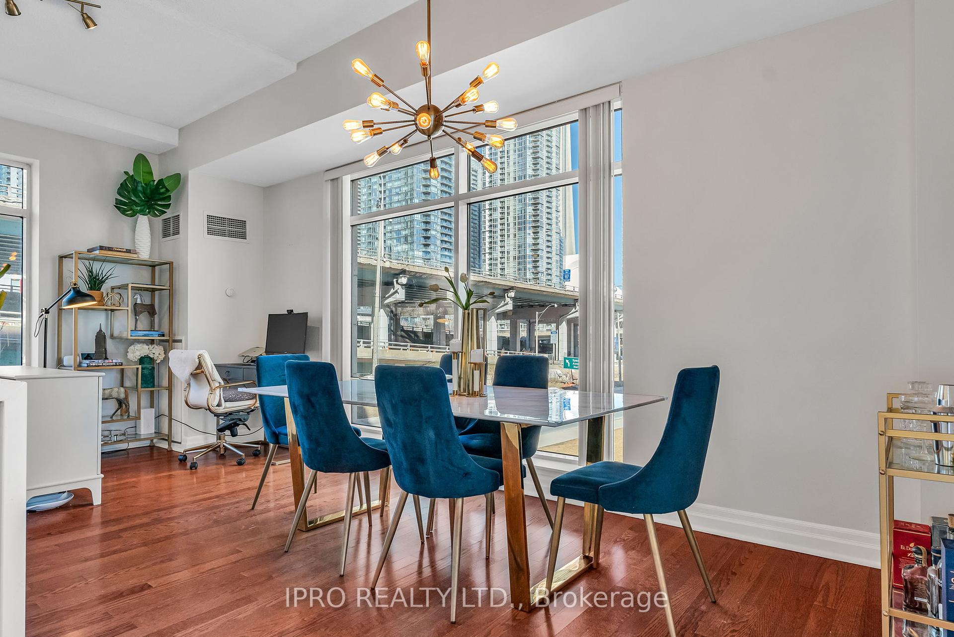 3 Bedrooms Condo at 500 Queens, Toronto For sale