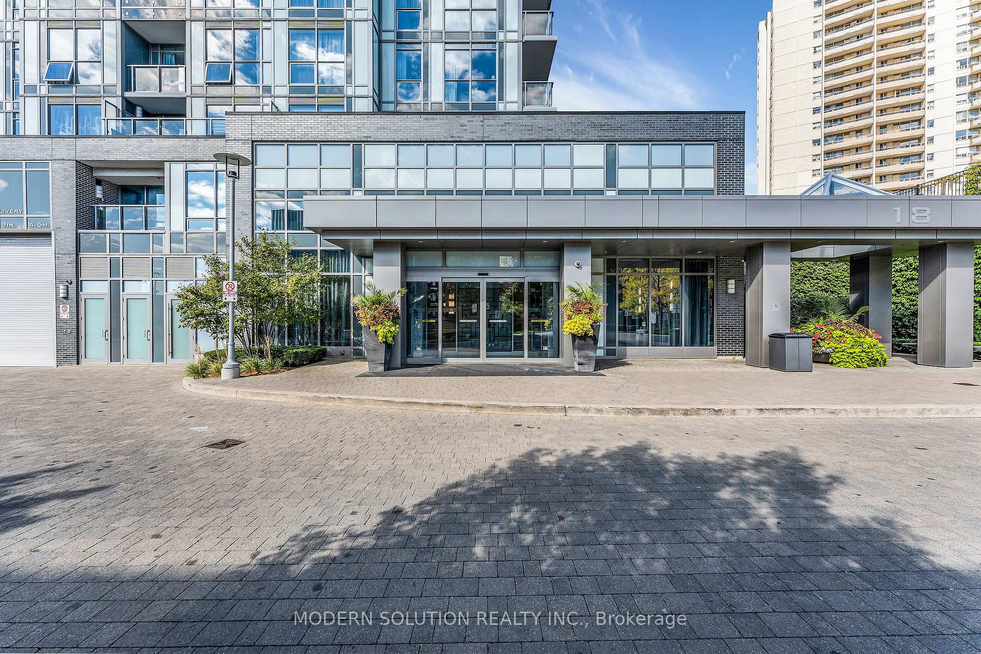 2 Bedrooms Condo at 18 Graydon Hall, Toronto For sale
