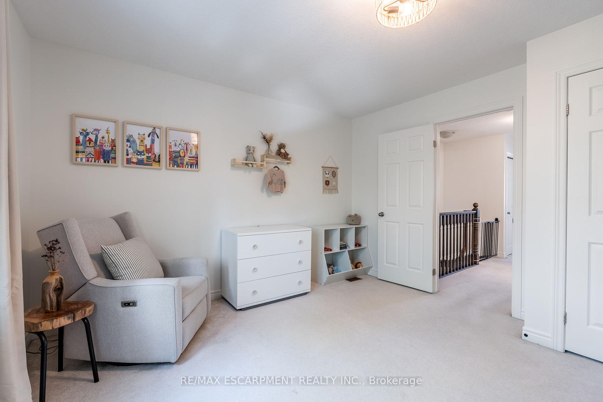 2 Bedrooms Condo at 181 Plains, Burlington For sale