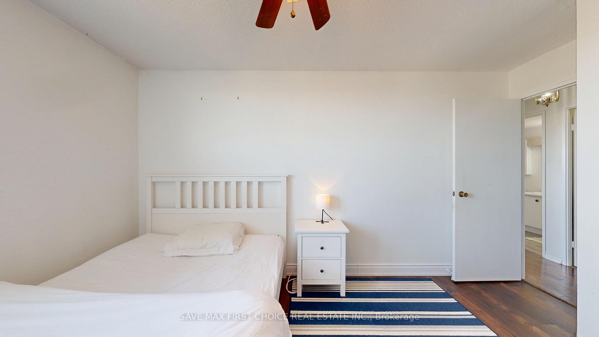 3 Bedrooms Condo at 15 Torrance, Toronto For sale