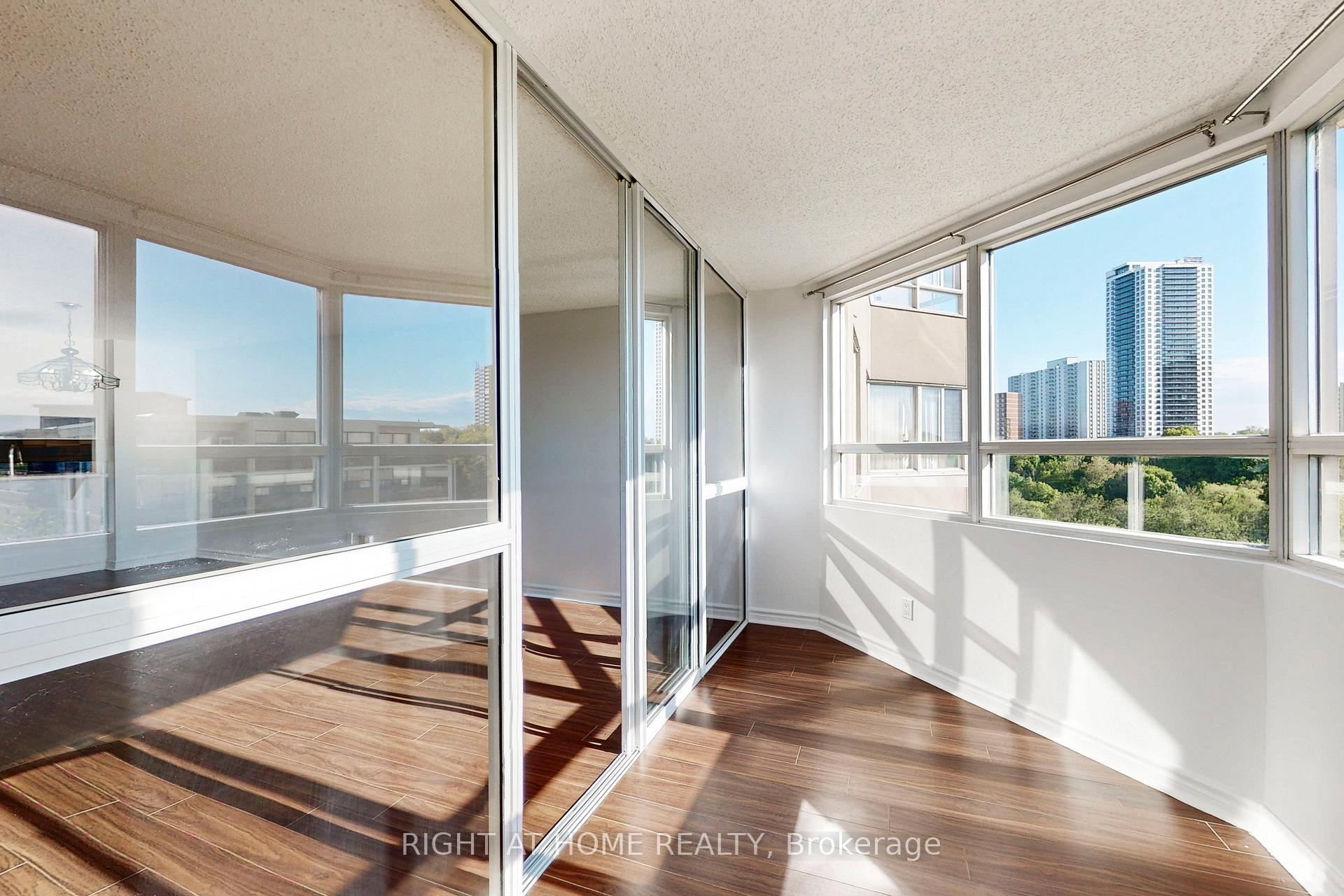 3 Bedrooms Condo at 4 Park Vista, Toronto For sale