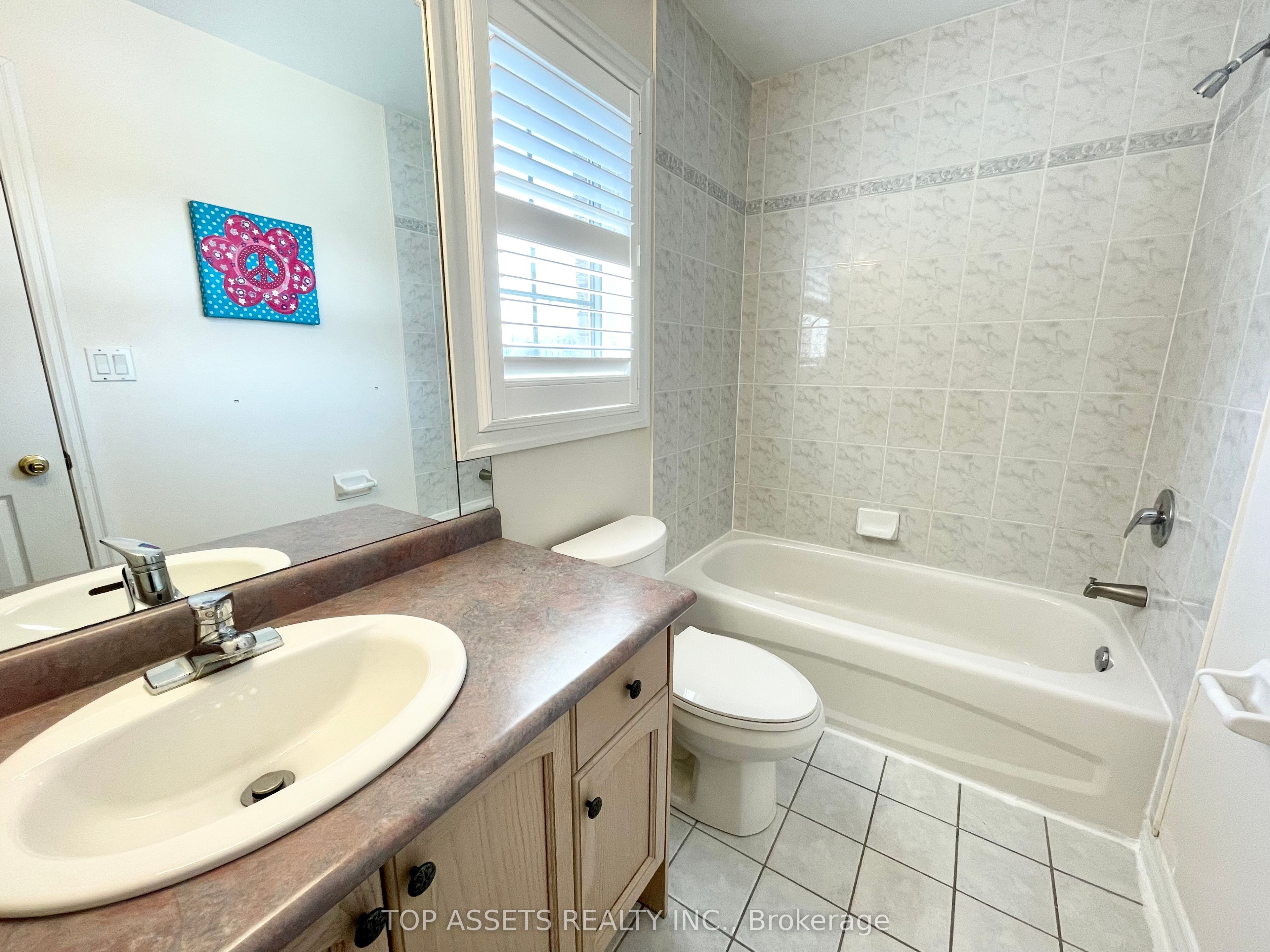 32 Headwater Crescent