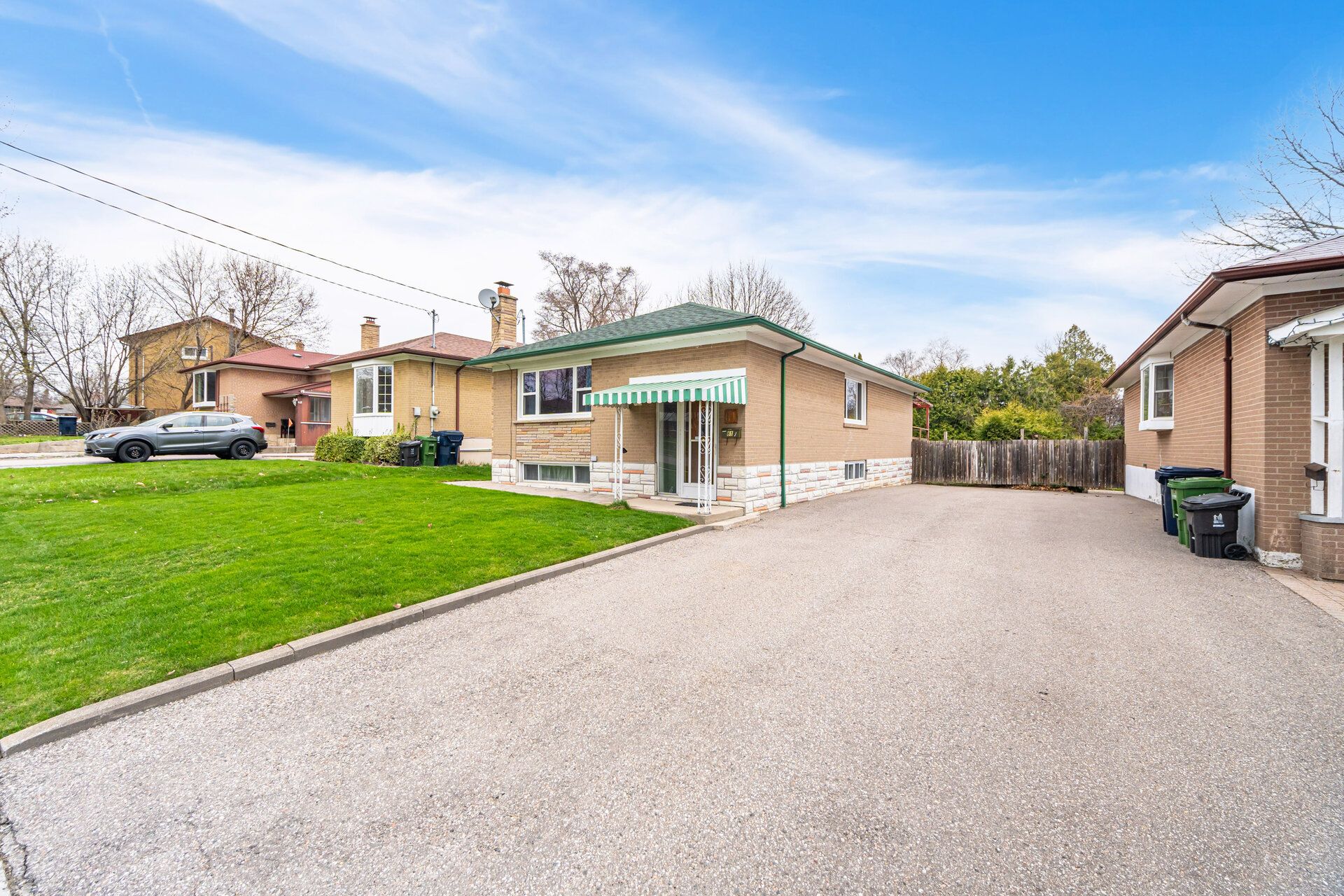 61 Sharbot Avenue