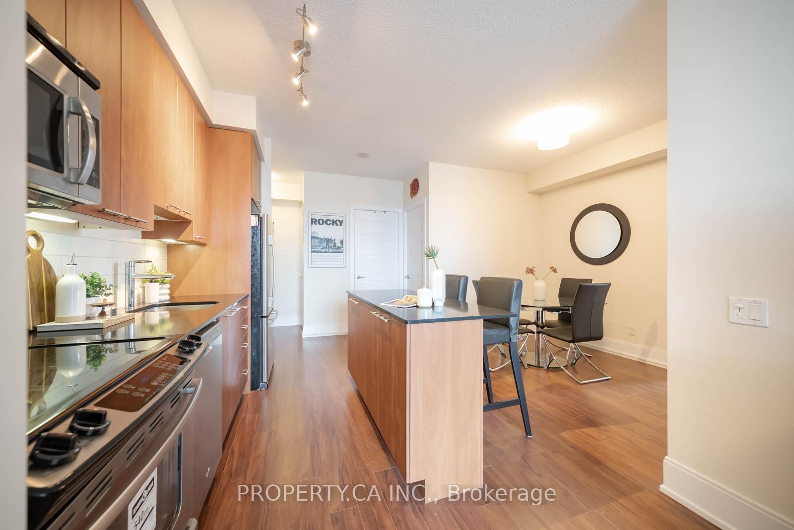 2 Bedrooms Condo at 15 Viking, Toronto For sale