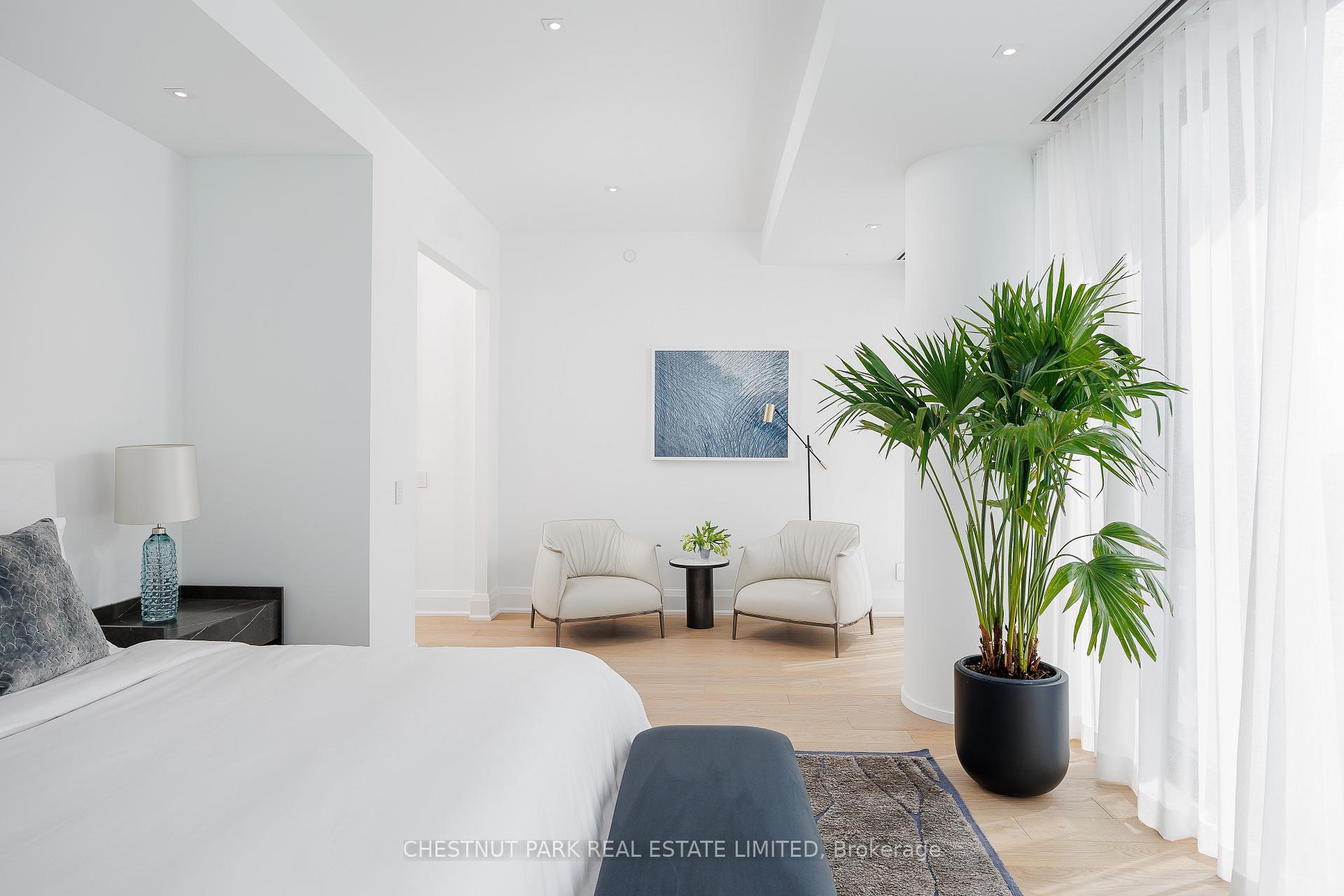4 Bedrooms Condo at 200 Cumberland,  Toronto For sale