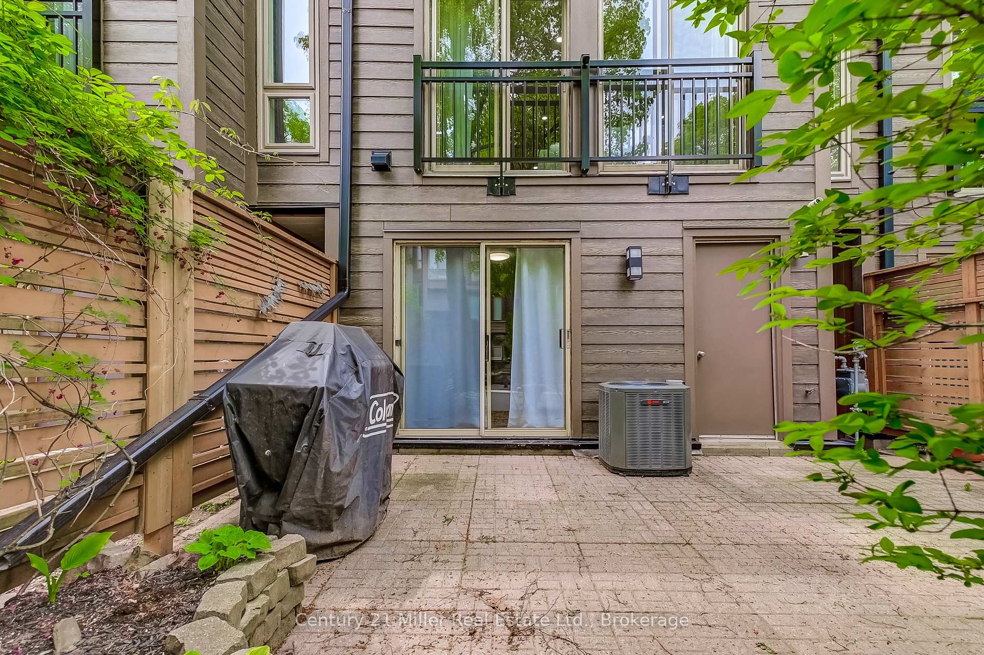 3 Bedrooms Condo at 1120 Queens, Oakville For sale
