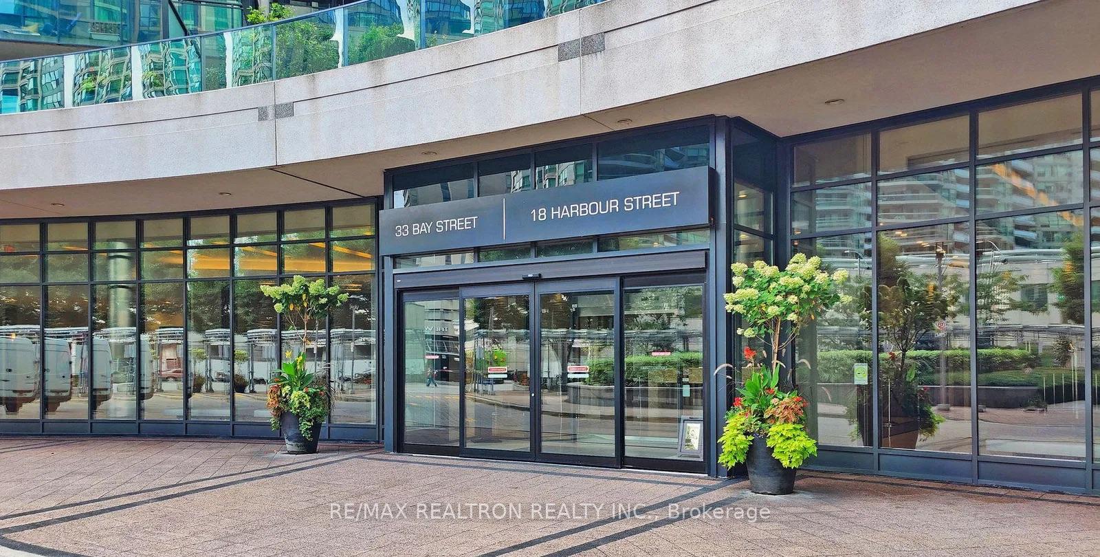 1 Bedroom Condo at 18 Harbour, Toronto For sale