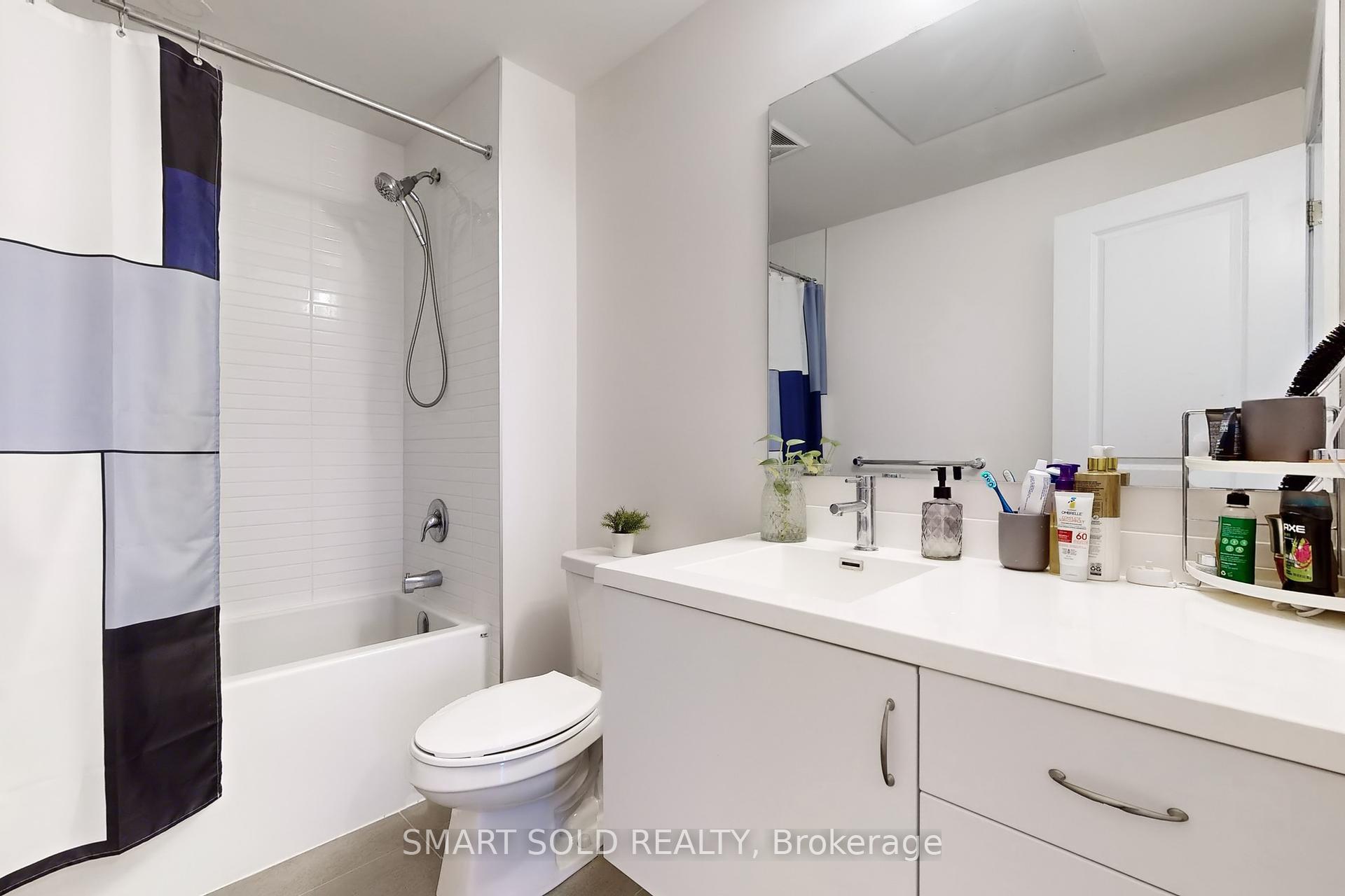 2 Bedrooms Condo at 3200 William Coltson, Oakville For sale