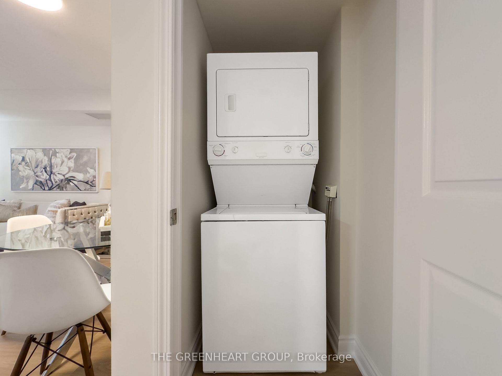 3 Bedrooms Condo at 155 Beecroft,  Toronto For sale