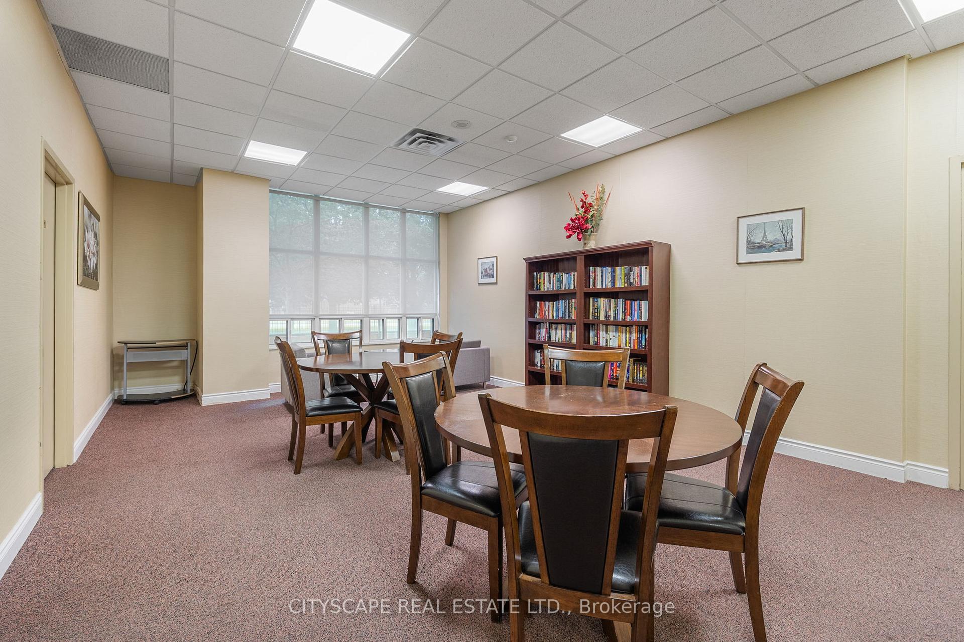 2 Bedrooms Condo at 5 Emerald, Vaughan For sale