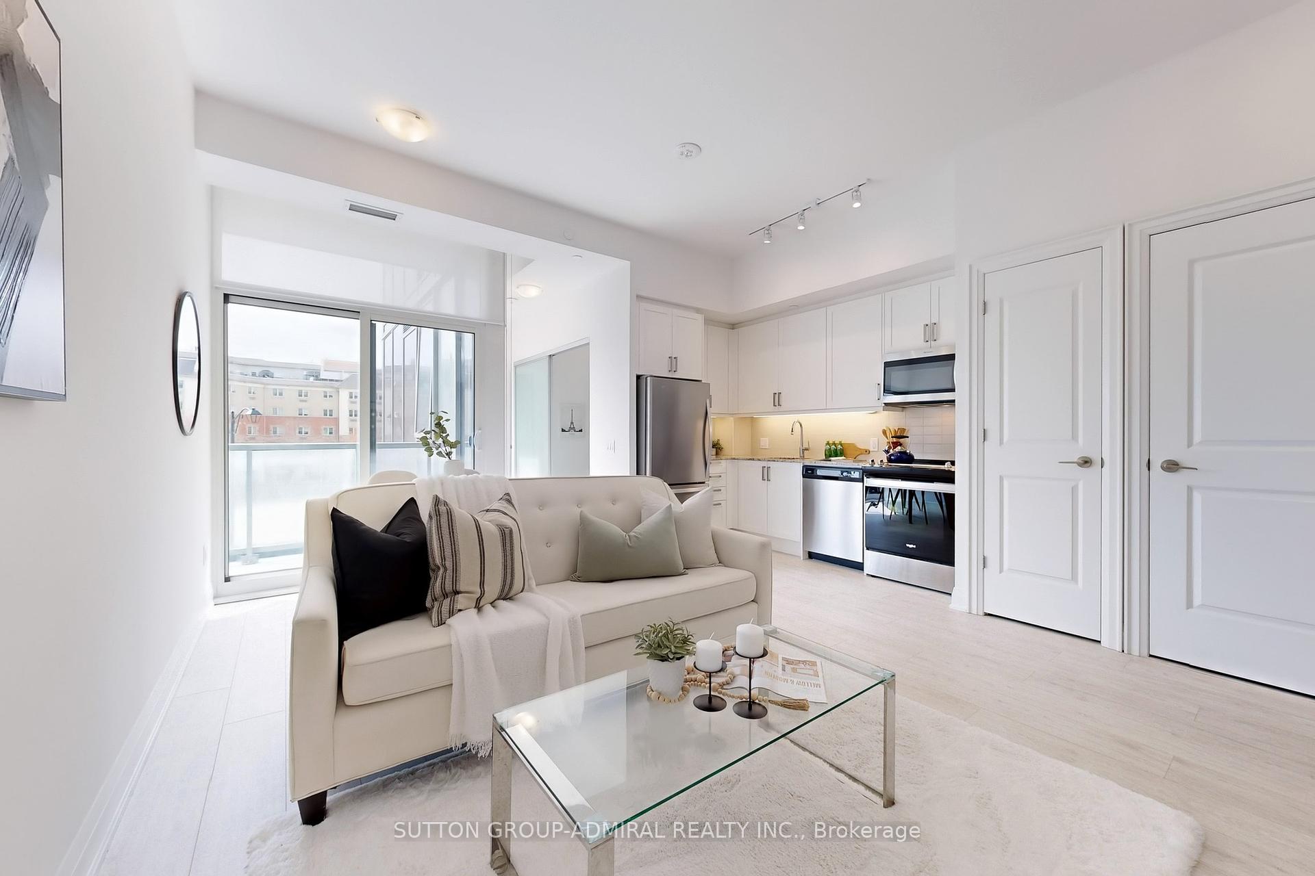 2 Bedrooms Condo at 10 Gatineau, Vaughan For sale