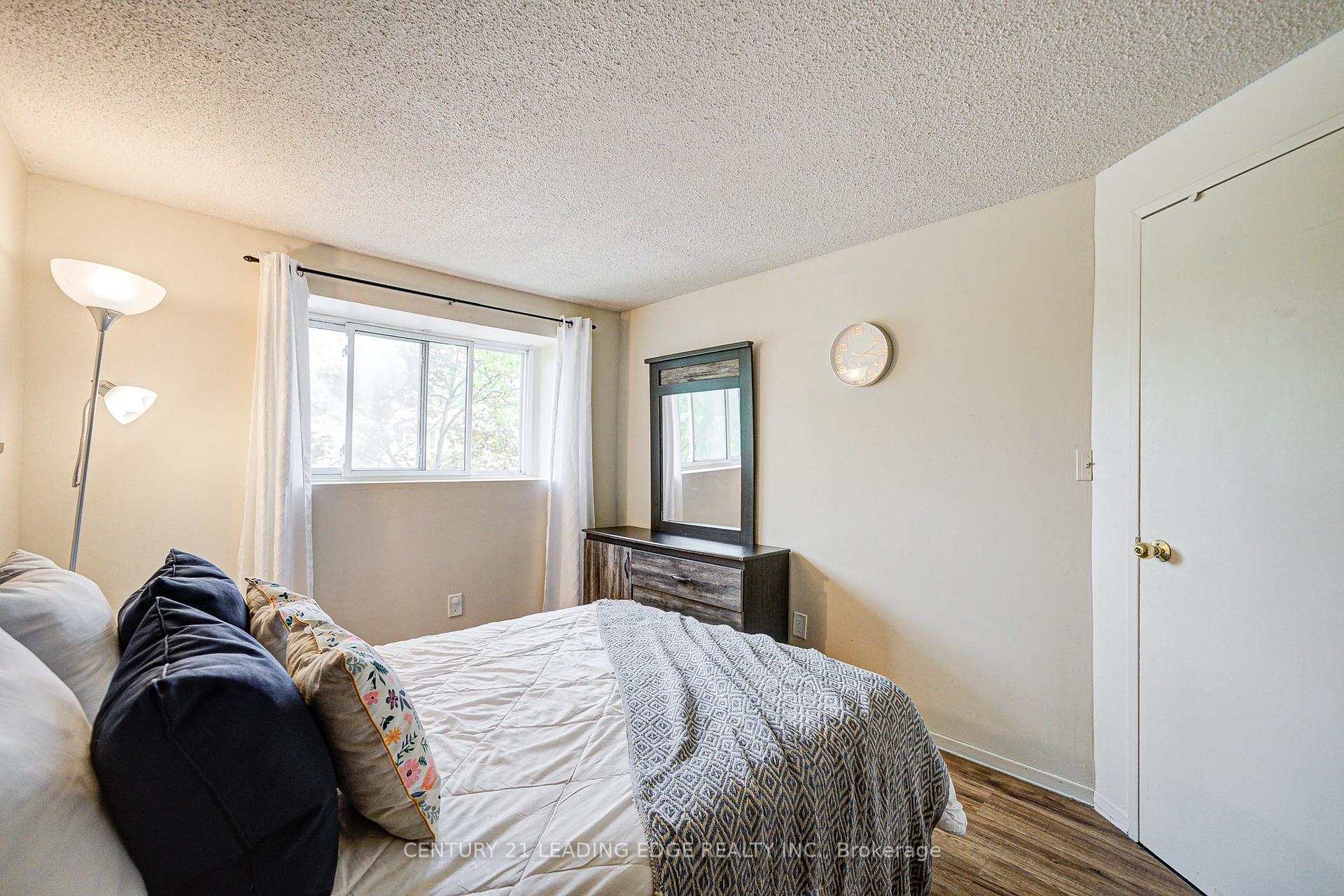 5 Bedrooms Condo at 25 Collinsgrove, Toronto For sale