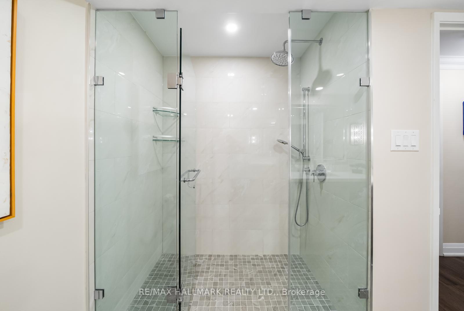 2 Bedrooms Condo at 2210 Lakeshore, Burlington For sale