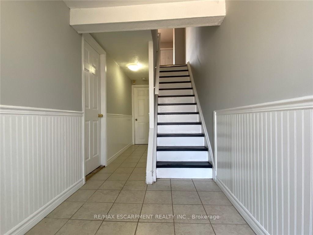 3 Bedrooms Condo at 1025 Upper Gage, Hamilton For sale