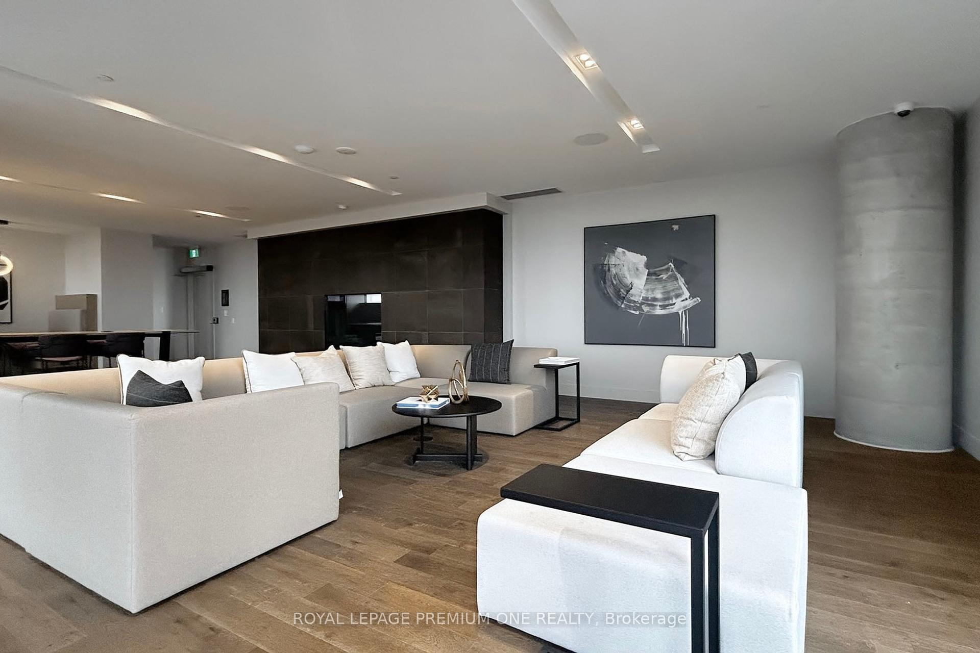 2 Bedrooms Condo at 1000 Portage,  Vaughan For sale