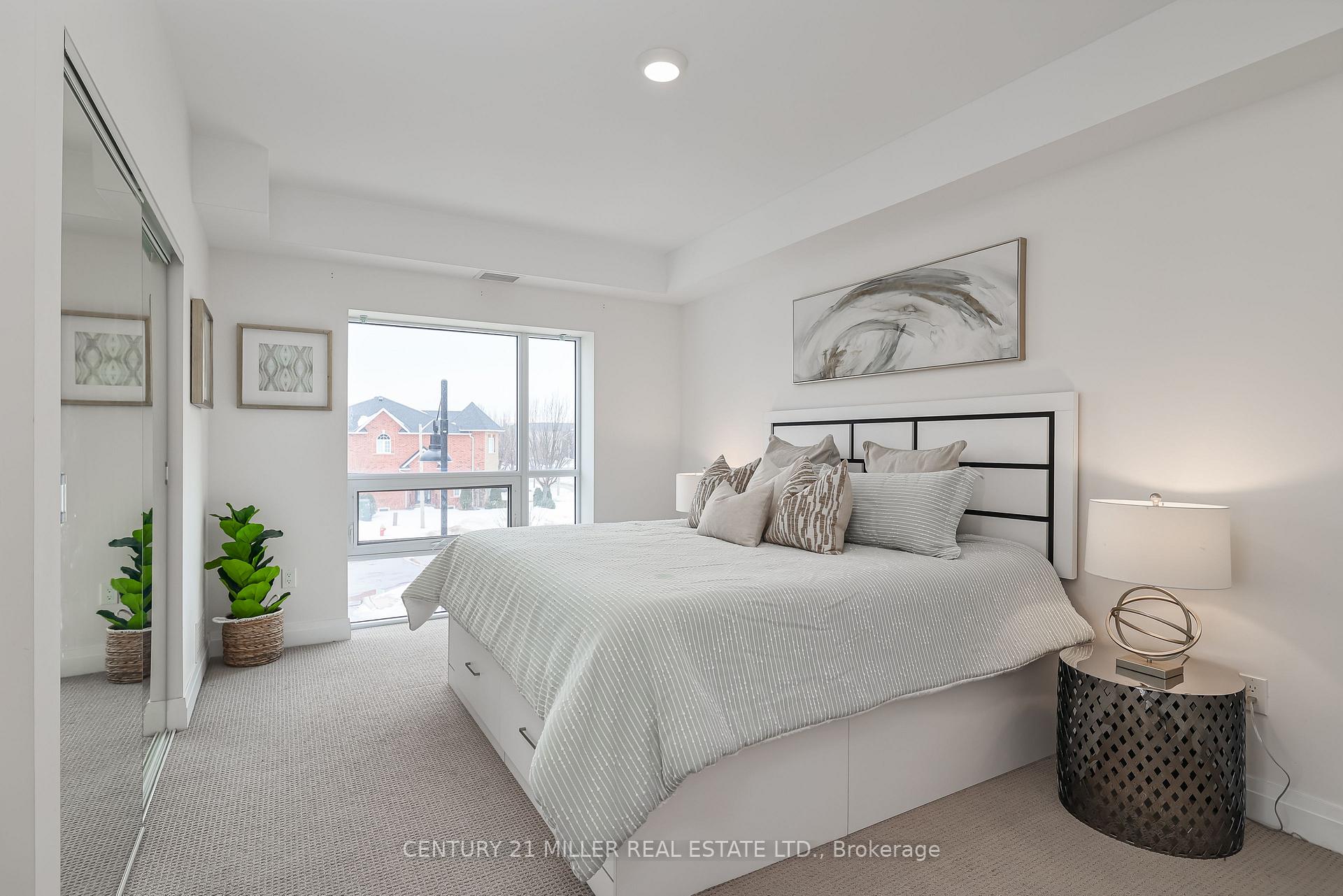 2 Bedrooms Condo at 4040 Upper Middle, Burlington For sale