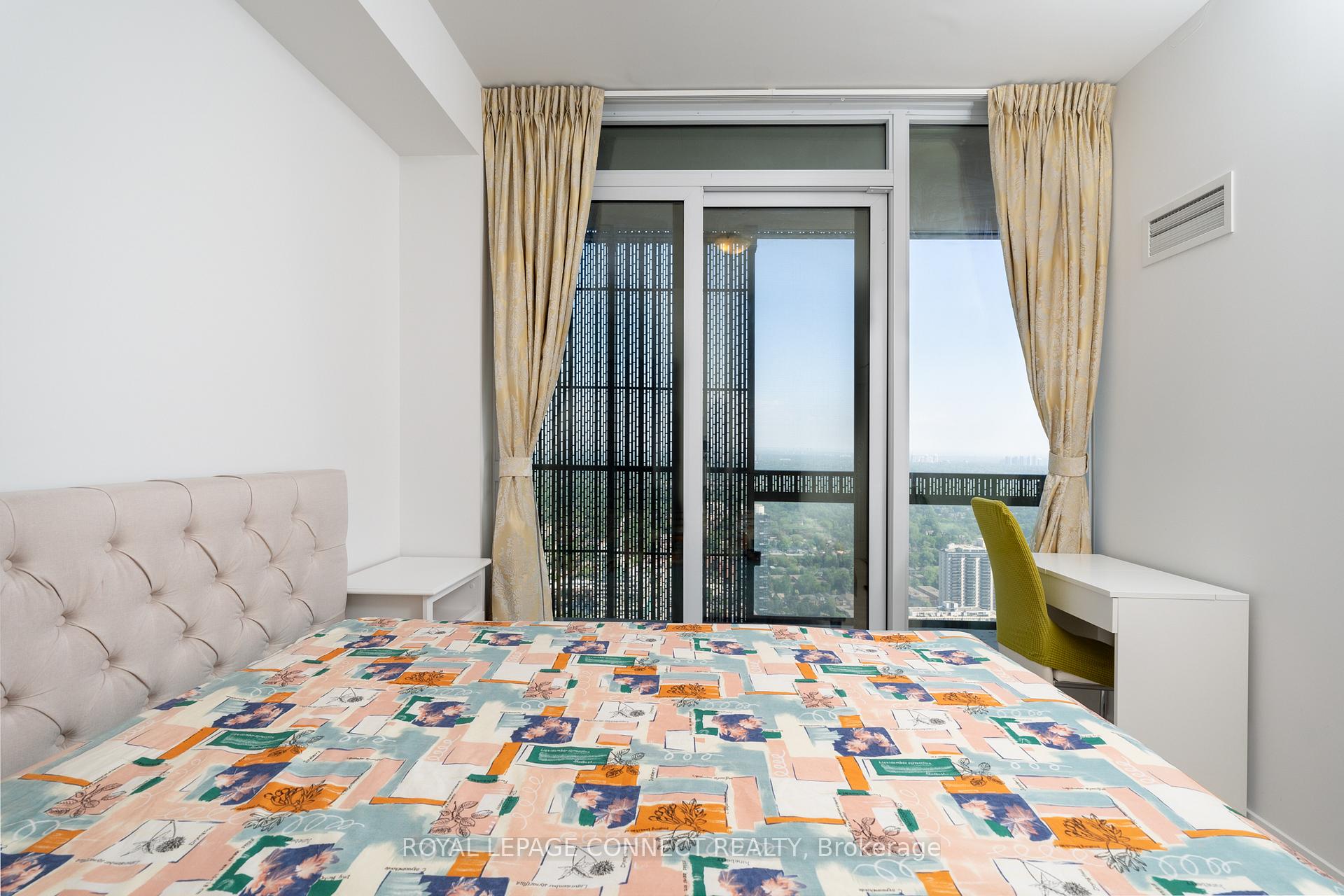 2 Bedrooms Condo at 8 Eglinton, Toronto For sale