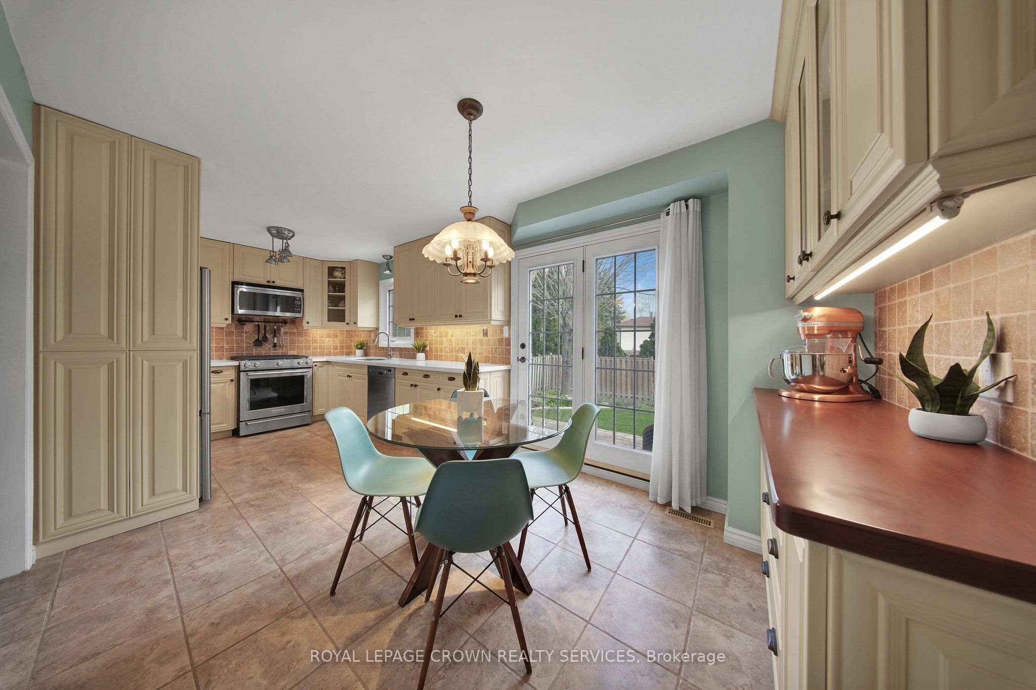 383 Ashworth Drive