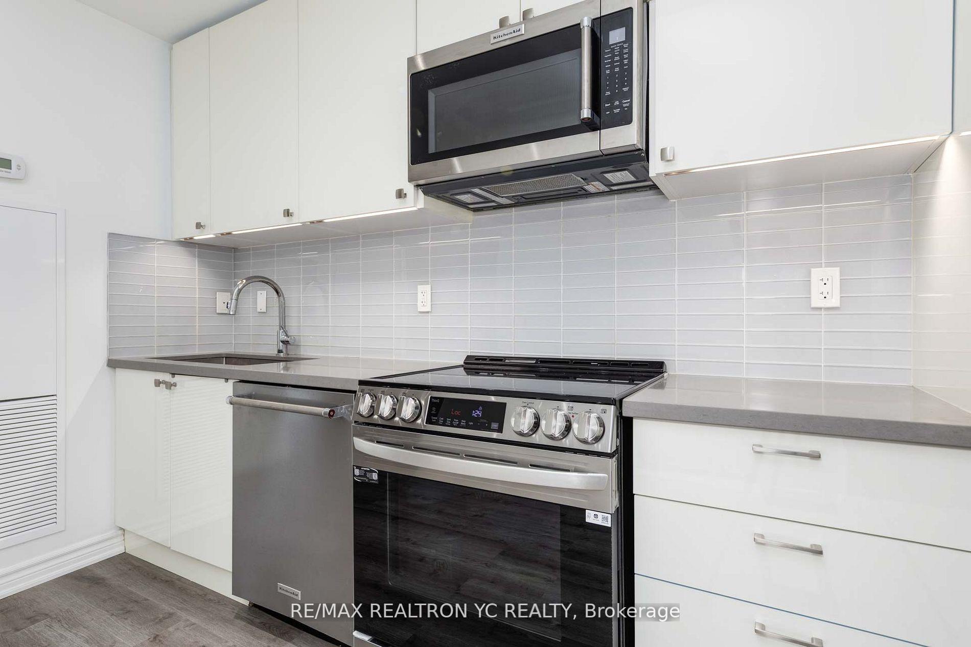 2 Bedrooms Condo at 621 Sheppard, Toronto For sale