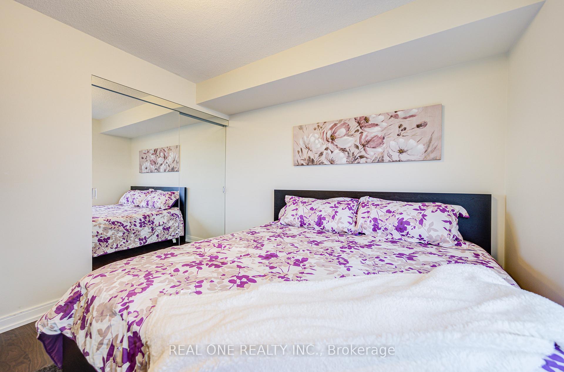 3 Bedrooms Condo at 151 Village Green, Toronto For sale