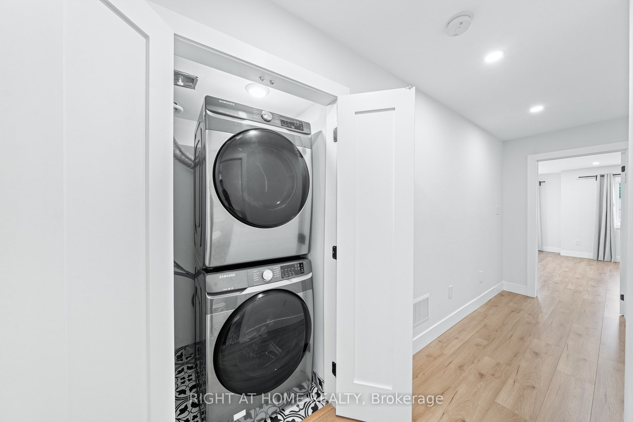 8777 Dufferin Street, #13