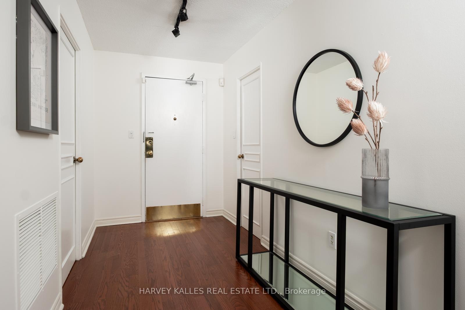2 Bedrooms Condo at 135 George, Toronto For sale