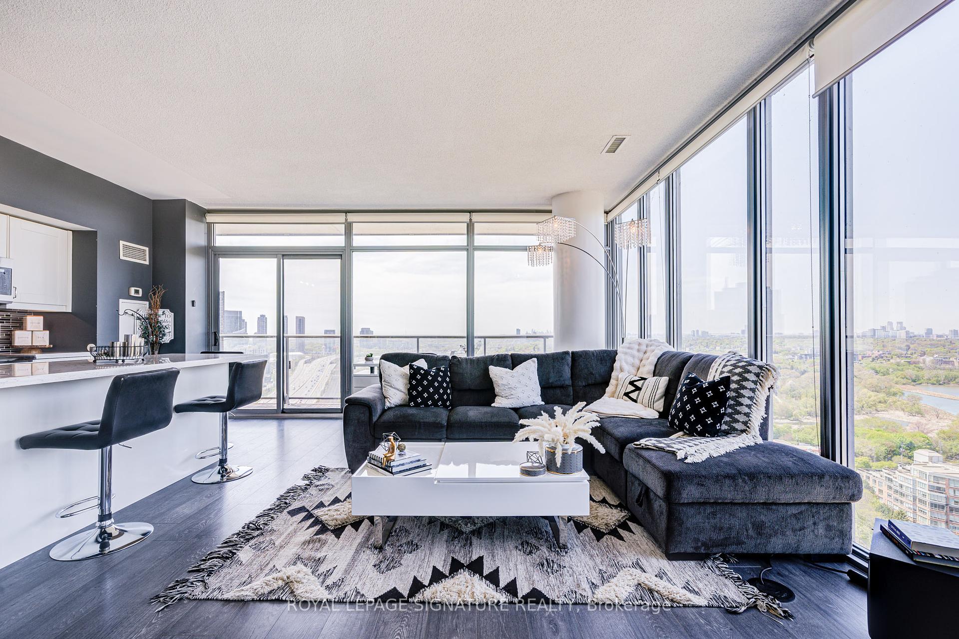 2 Bedrooms Condo at 105 The Queensway, Toronto For sale