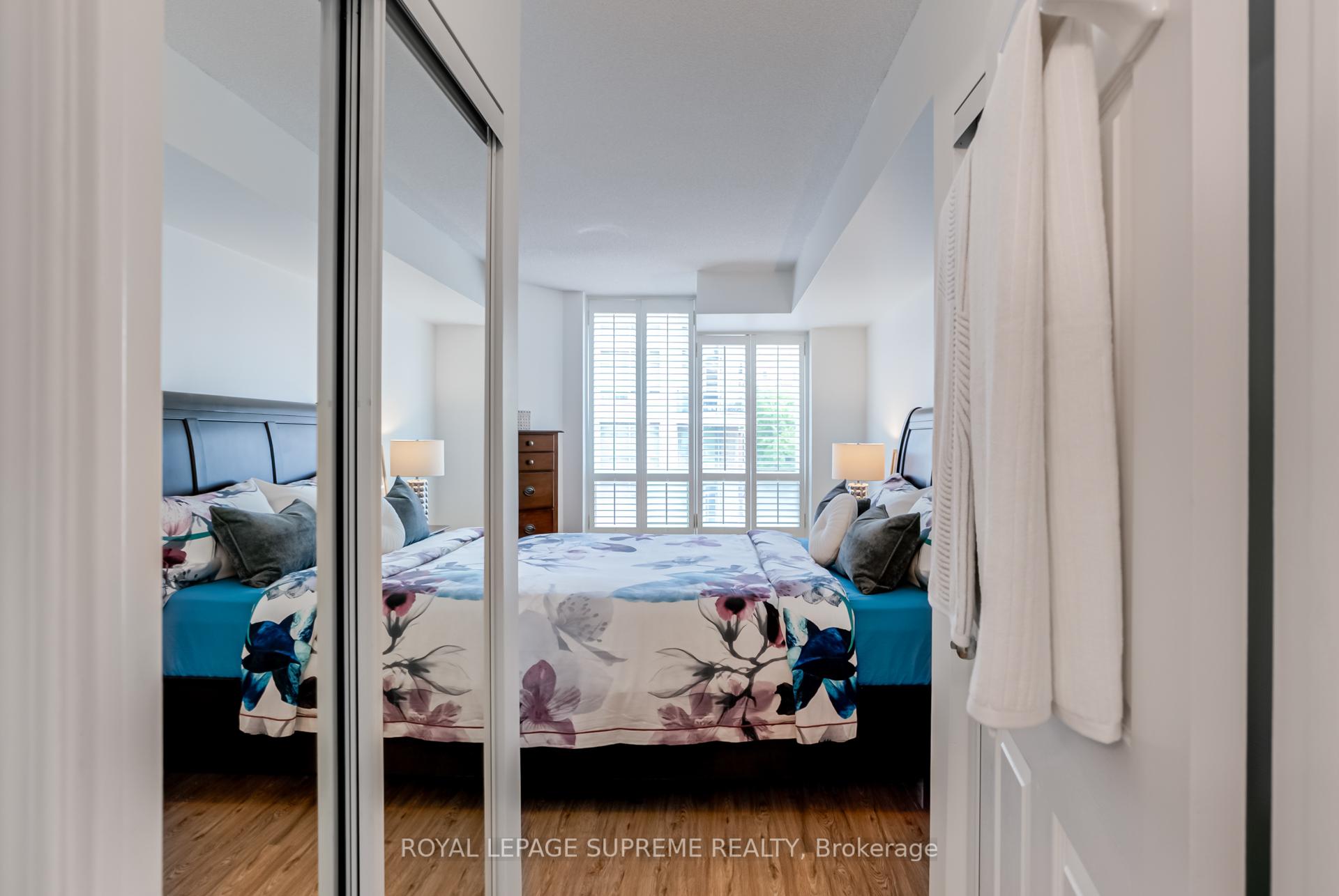 2 Bedrooms Condo at 190 Manitoba, Toronto For sale