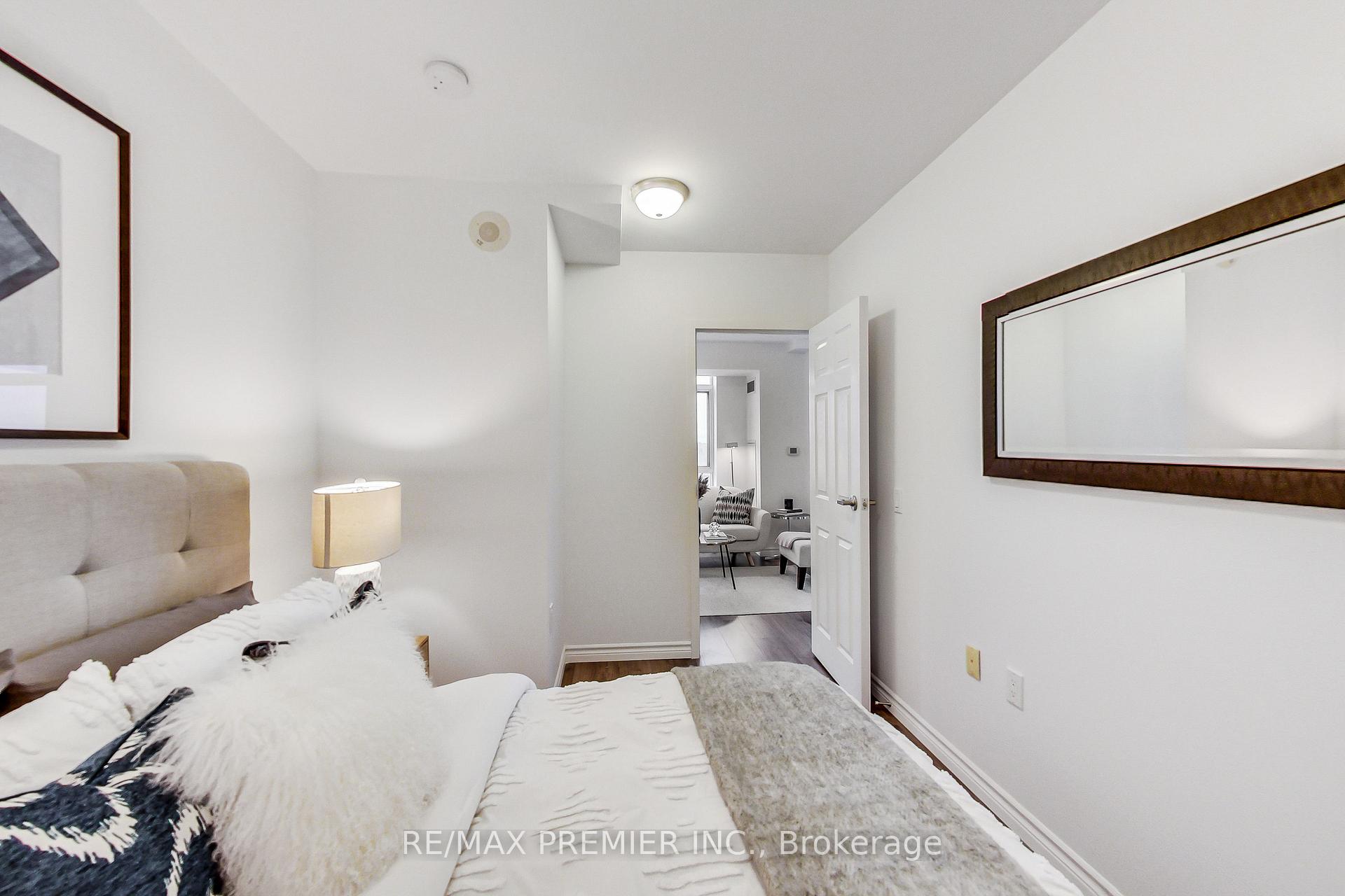 3 Bedrooms Condo at 15 Maplewood, Toronto For sale