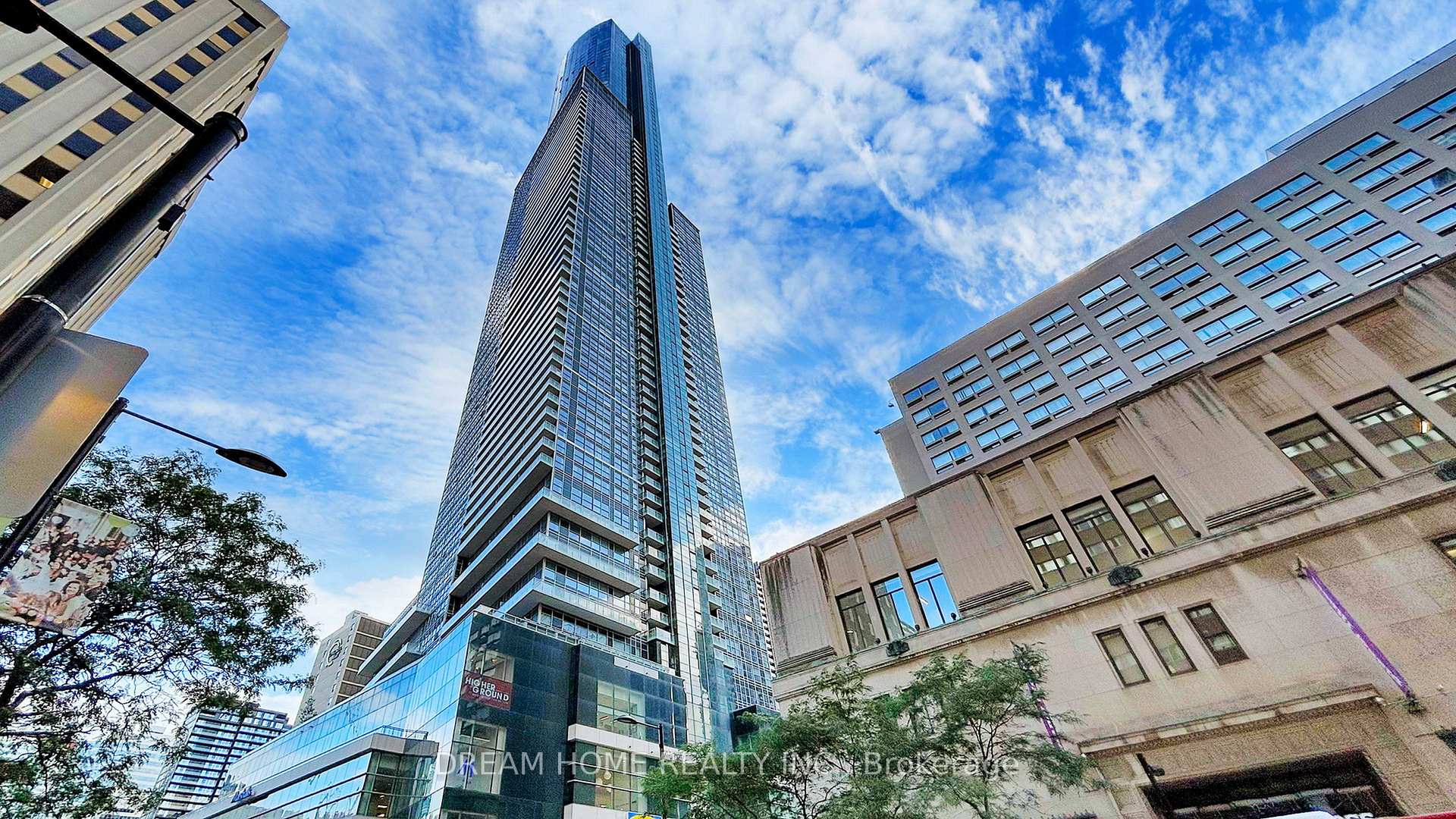 2 Bedrooms Condo at 386 Yonge, Toronto For sale