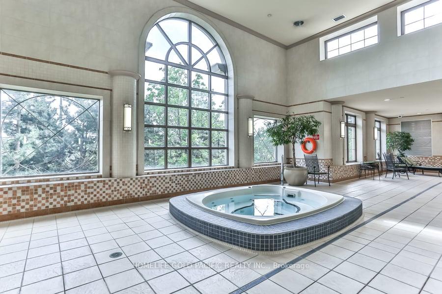 2 Bedrooms Condo at 78 Harrison Garden, Toronto For sale