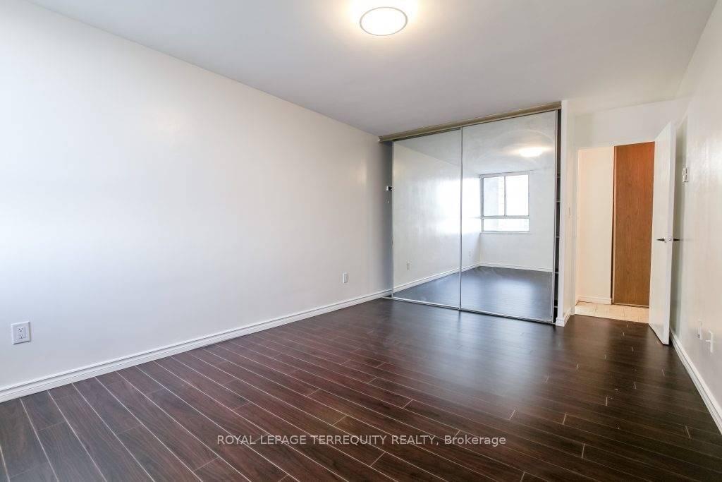 2 Bedrooms Condo at 5 Massey, Toronto For sale