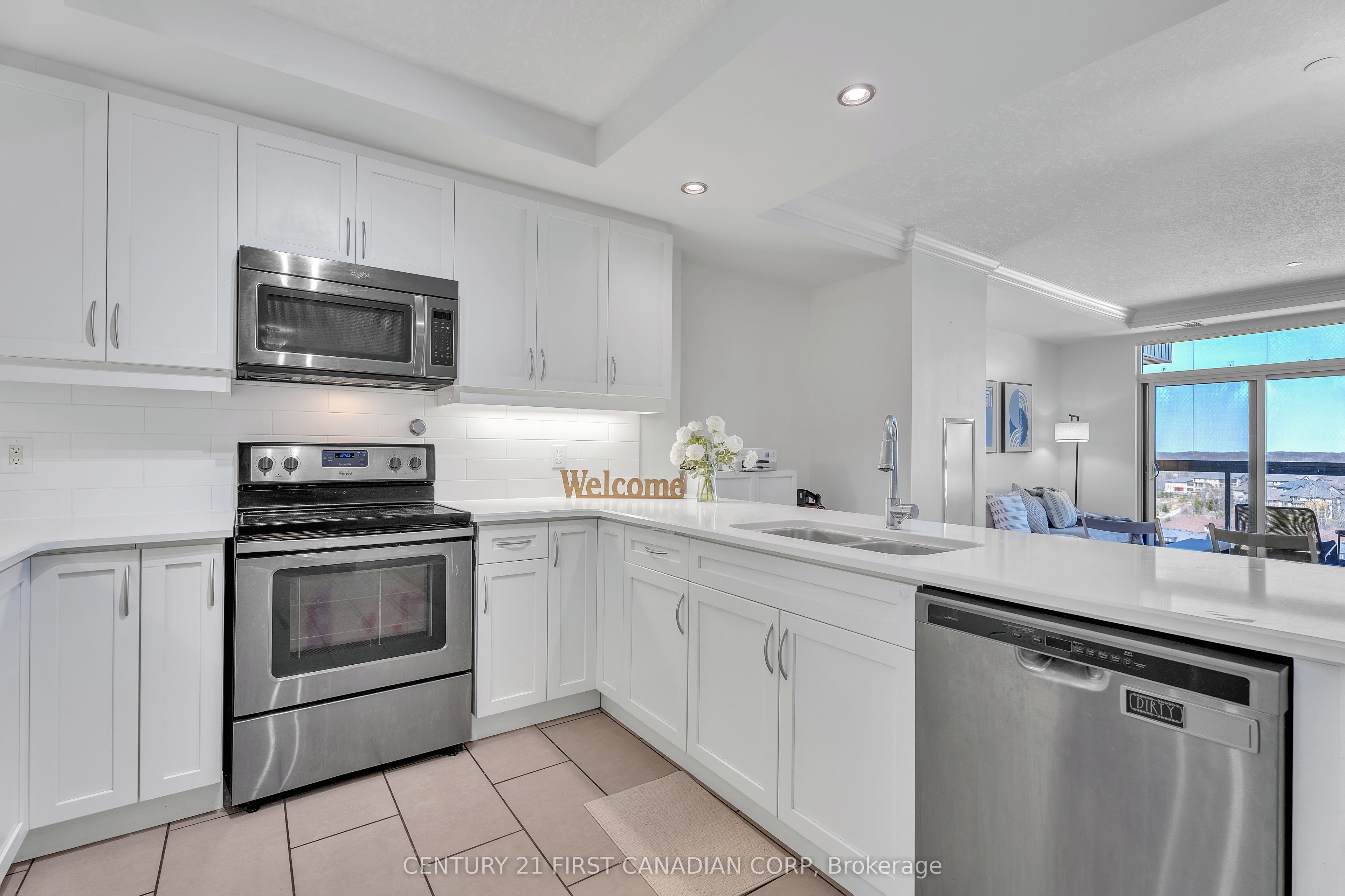 240 Villagewalk Boulevard, #812