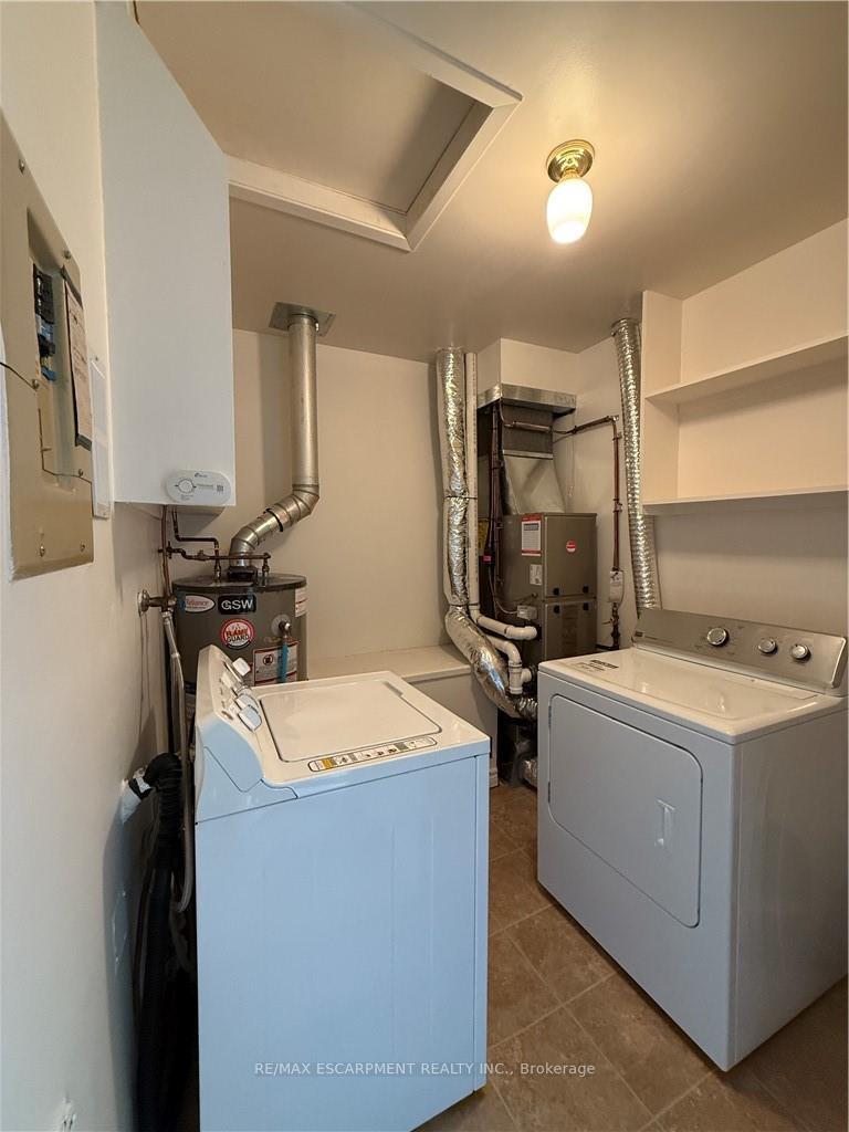 2 Bedrooms Condo at 1 Szollosy, Hamilton For sale