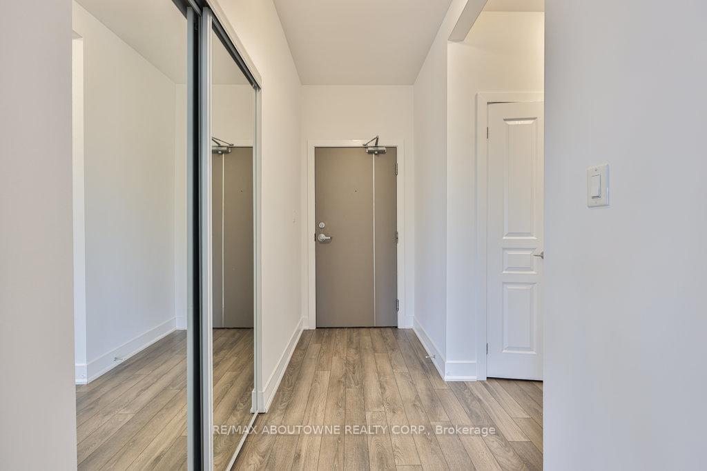 2 Bedrooms Condo at 128 Garden, Oakville For sale