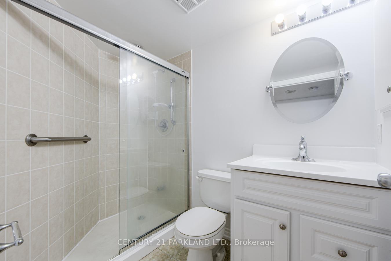 3 Bedrooms Condo at 8 Rean, Toronto For sale
