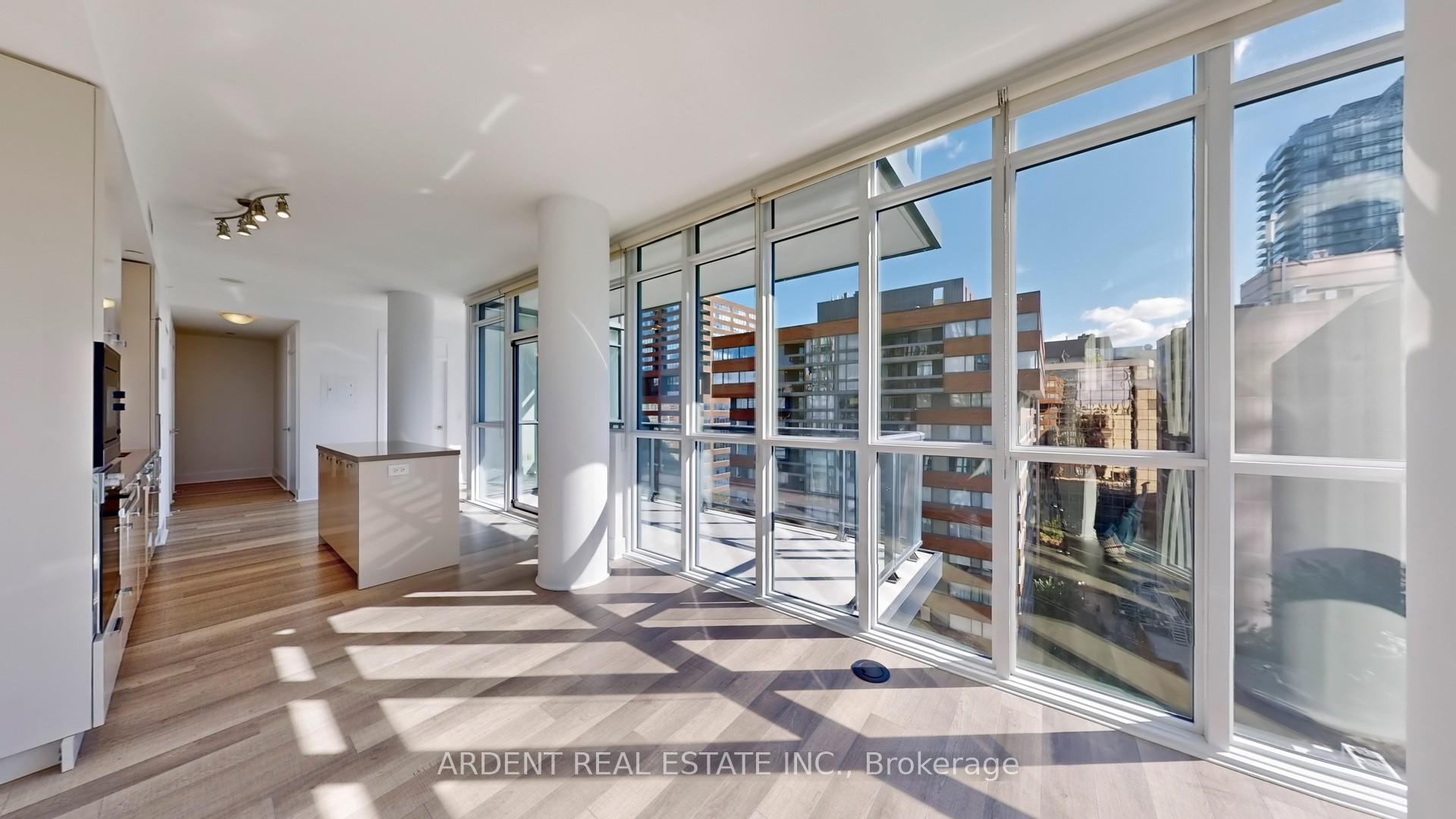 3 Bedrooms Condo at 32 Davenport,  Toronto For sale