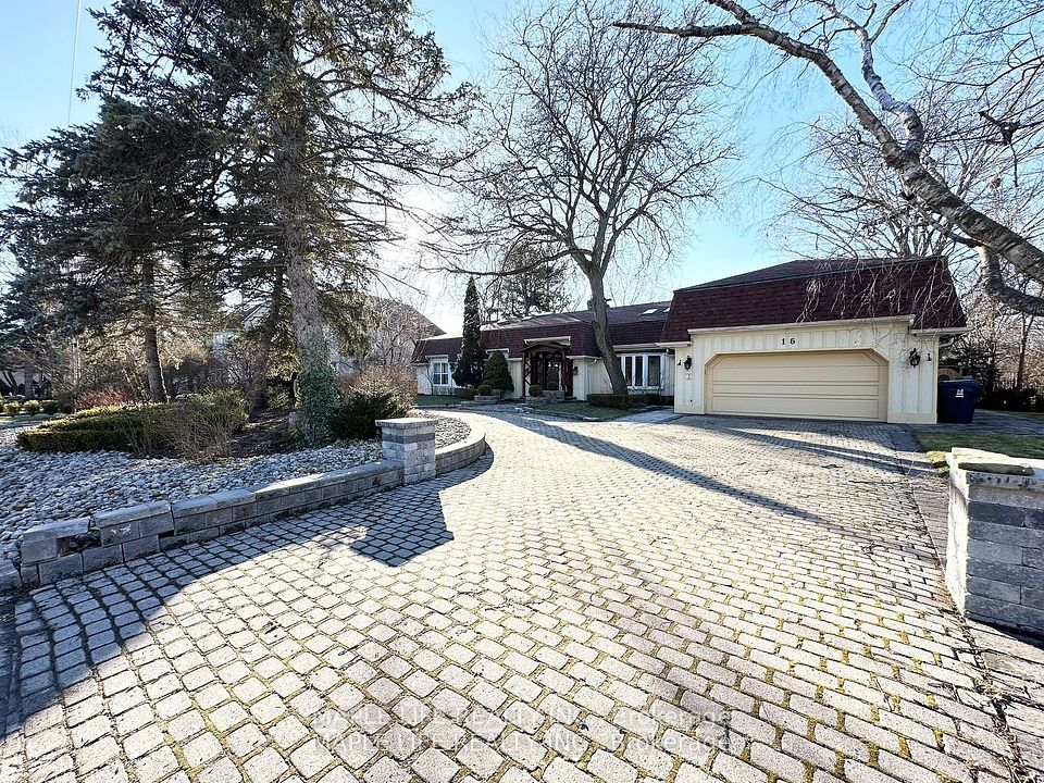 16 Brian Cliff Drive, Toronto, ON M3B 2G2