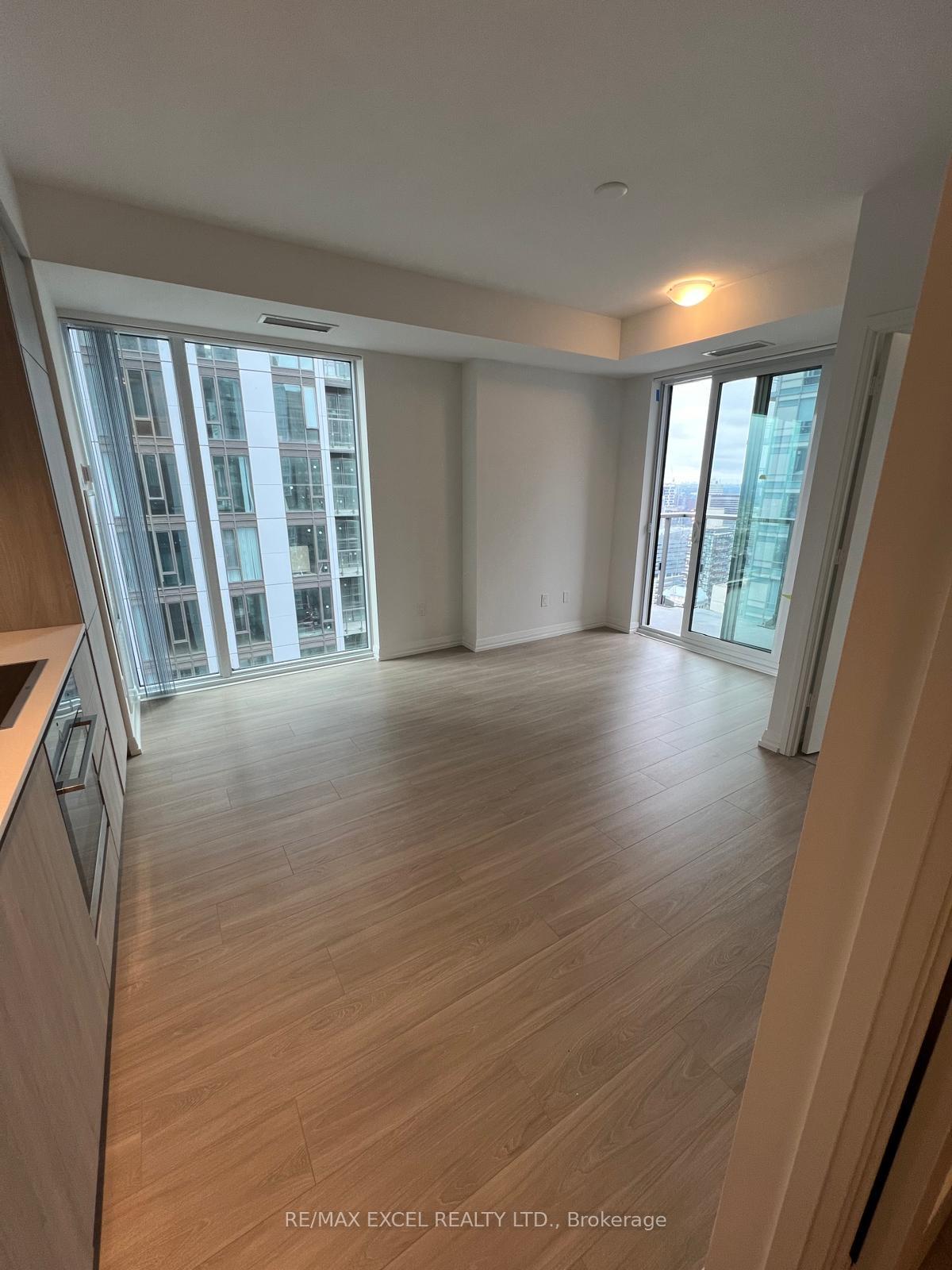 2 Bedrooms Condo at 8 Widmer, Toronto For sale
