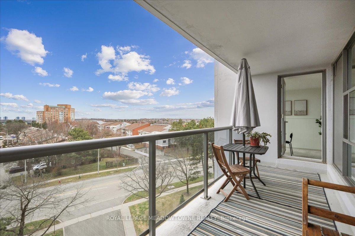 2 Bedrooms Condo at 2665 Windwood, Mississauga For sale