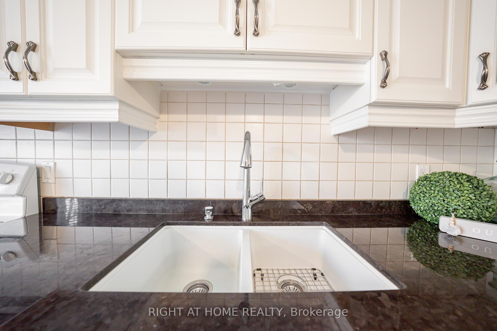 3 Bedrooms Condo at 43 Wild Ginger, Toronto For sale