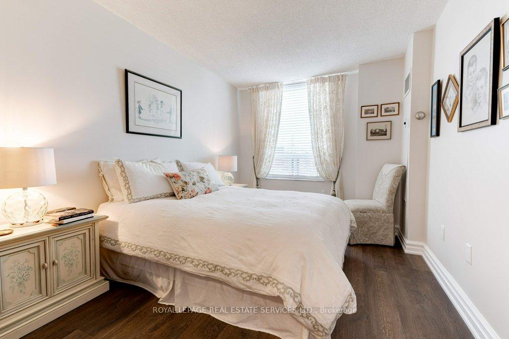 2 Bedrooms Condo at 221 Robinson,  Oakville For sale