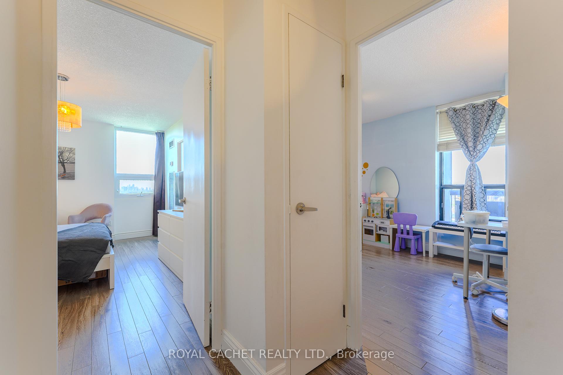 3 Bedrooms Condo at 75 Graydon Hall, Toronto For sale