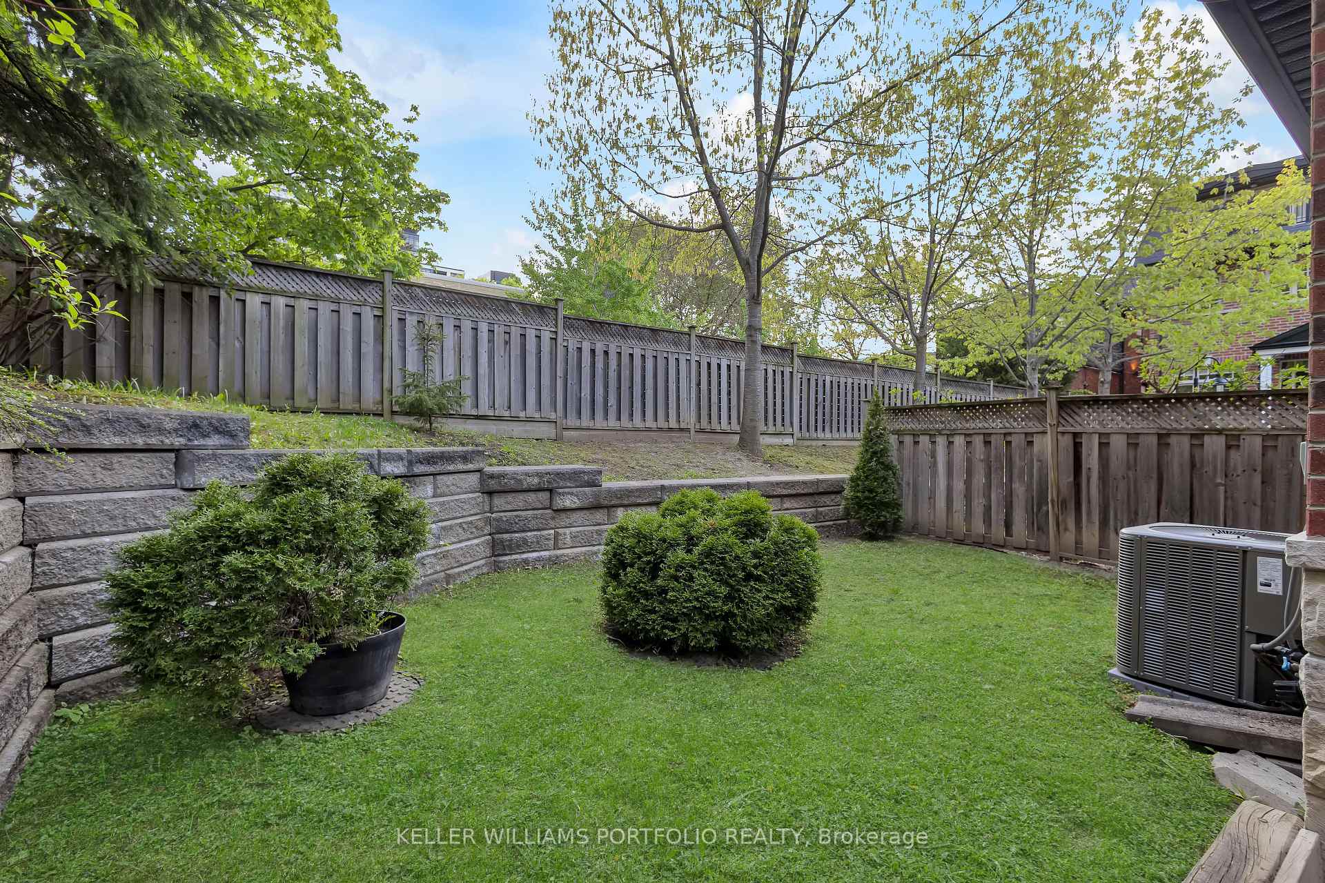 3 Bedrooms Condo at 365 Roehampton, Toronto For sale
