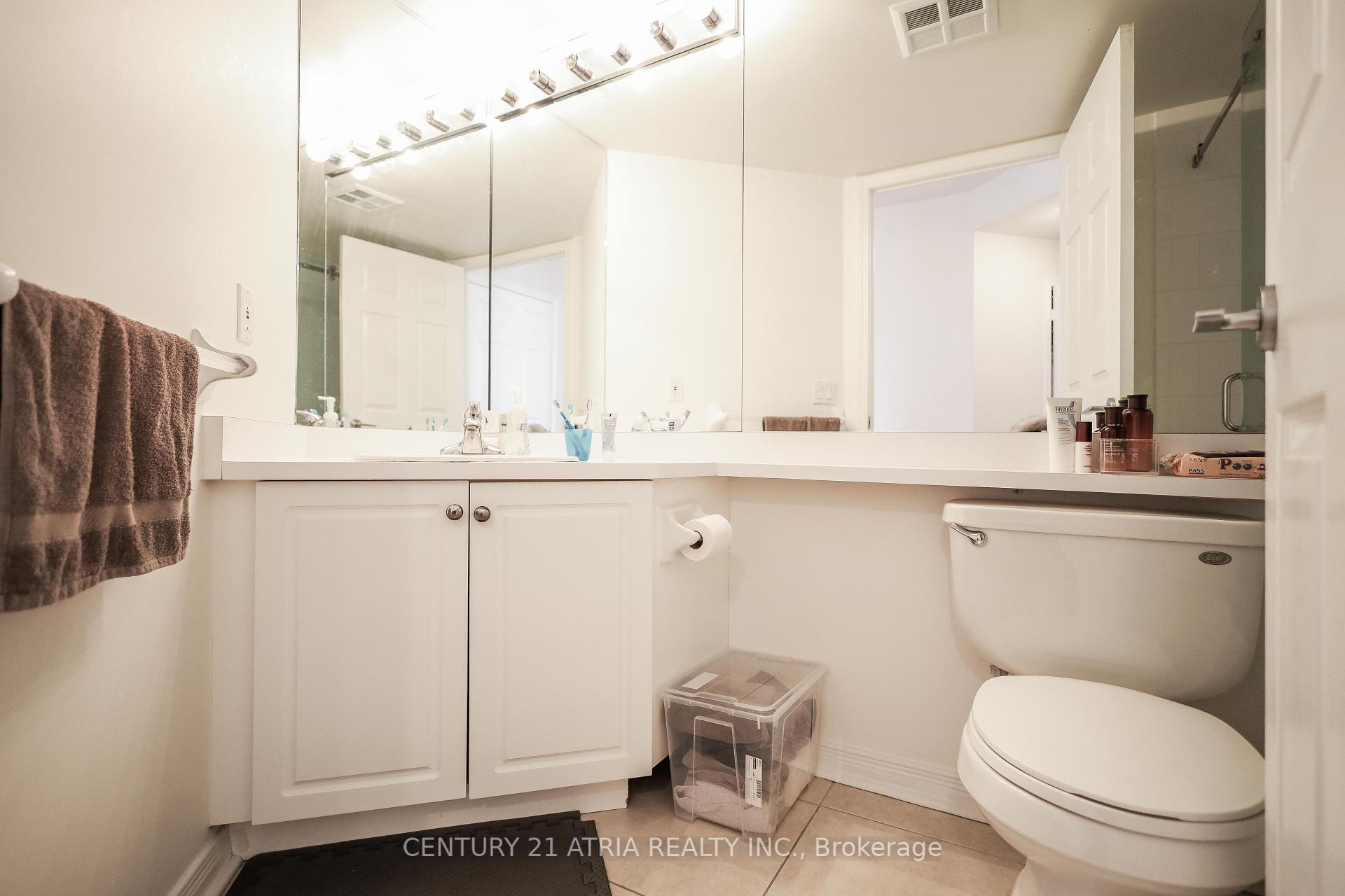 2 Bedrooms Condo at 455 Rosewell, Toronto For sale