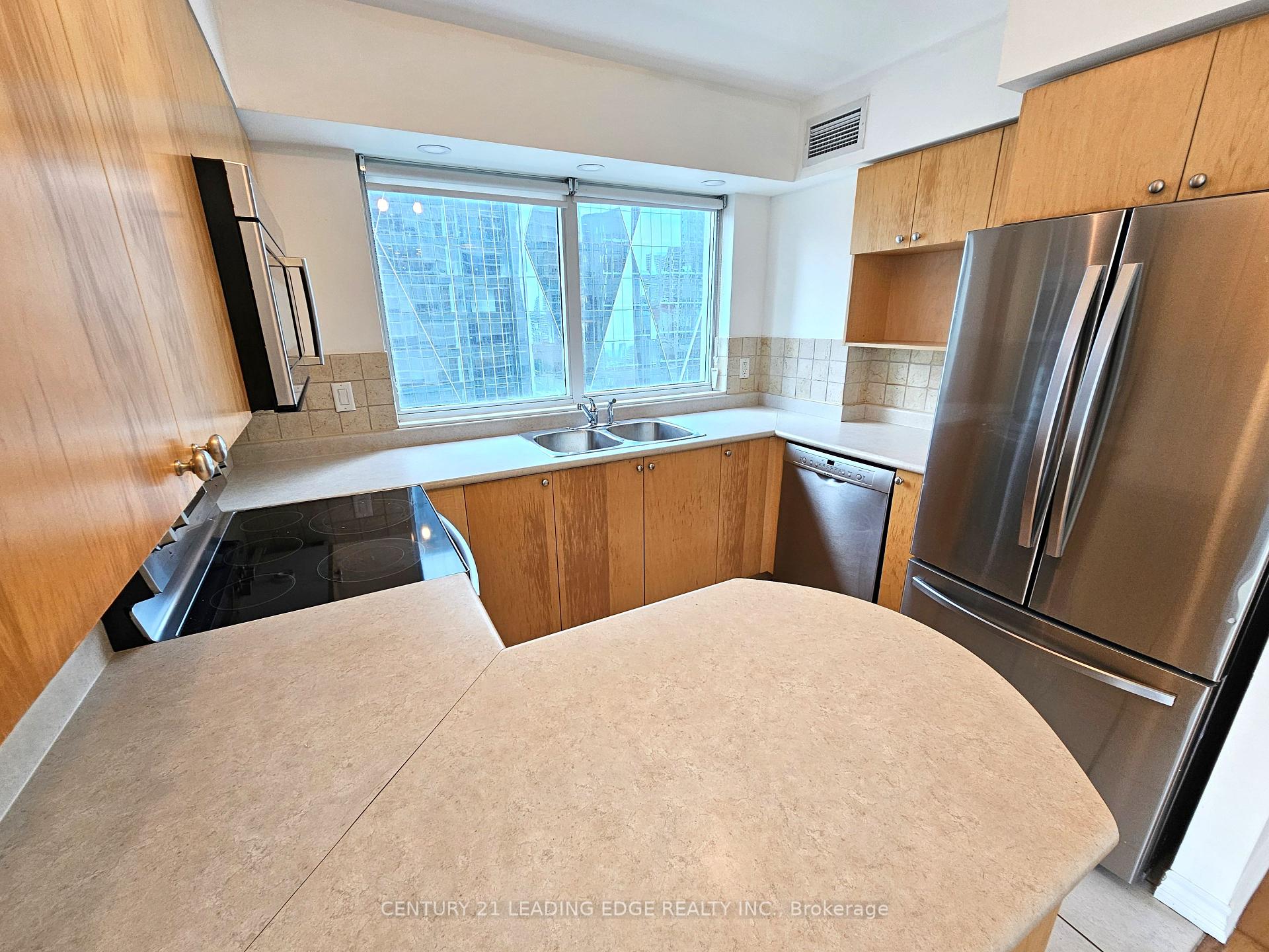 2 Bedrooms Condo at 18 Yonge, Toronto For sale