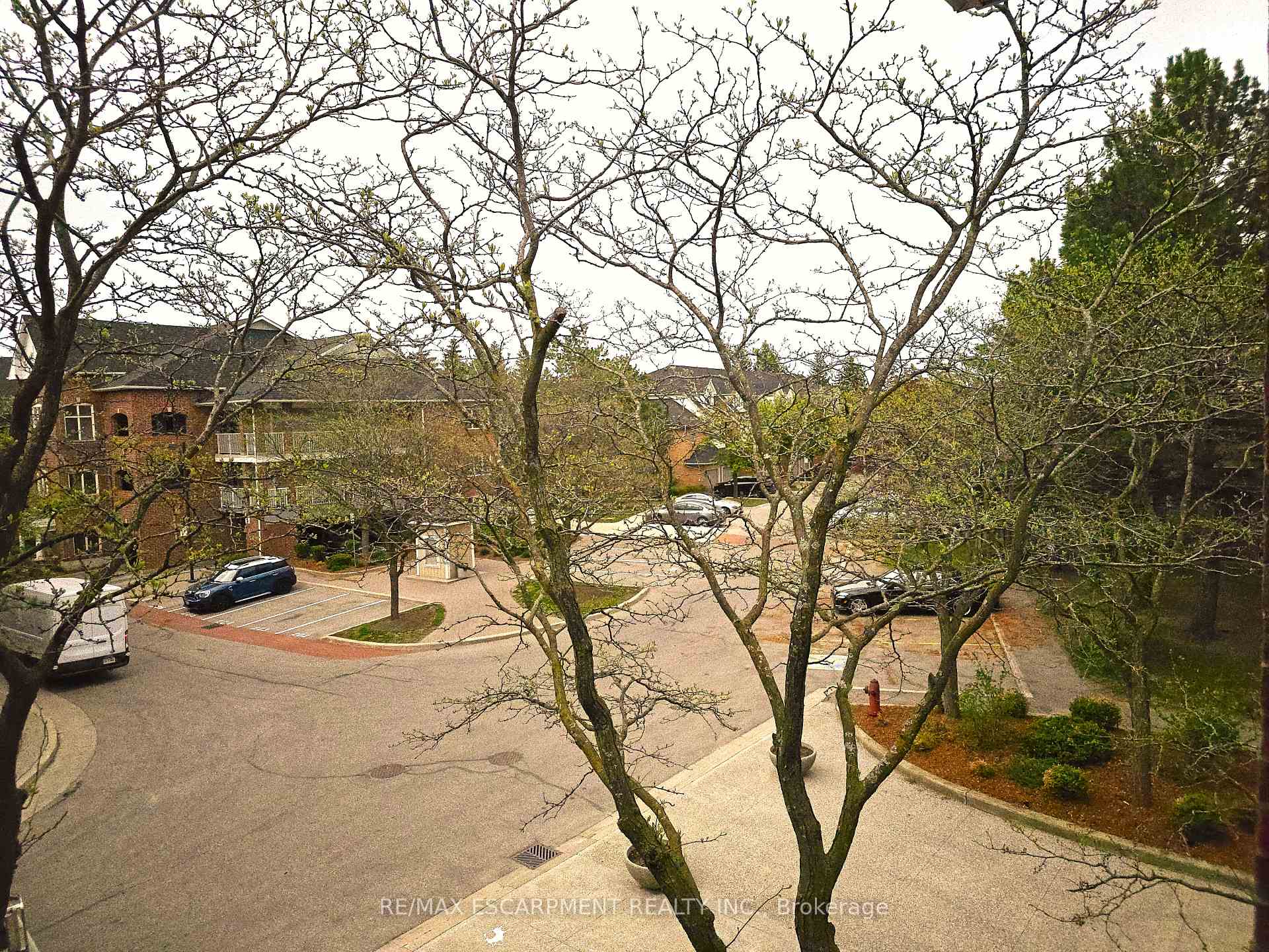3 Bedrooms Condo at 101 Bristol, Mississauga For sale