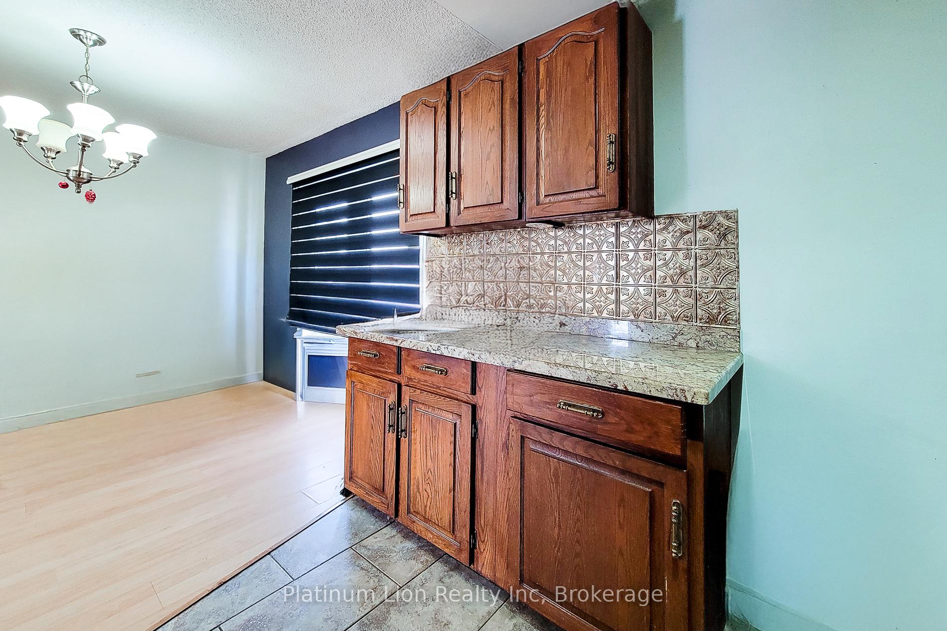 3 Bedrooms Condo at 1255 Upper Gage,  Hamilton For sale